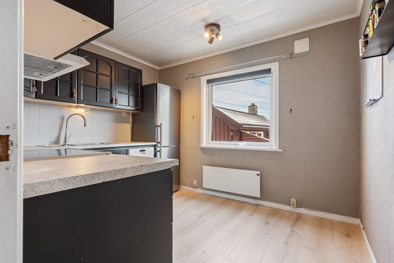 Kjøkken med plass til spisebord Galleribilde