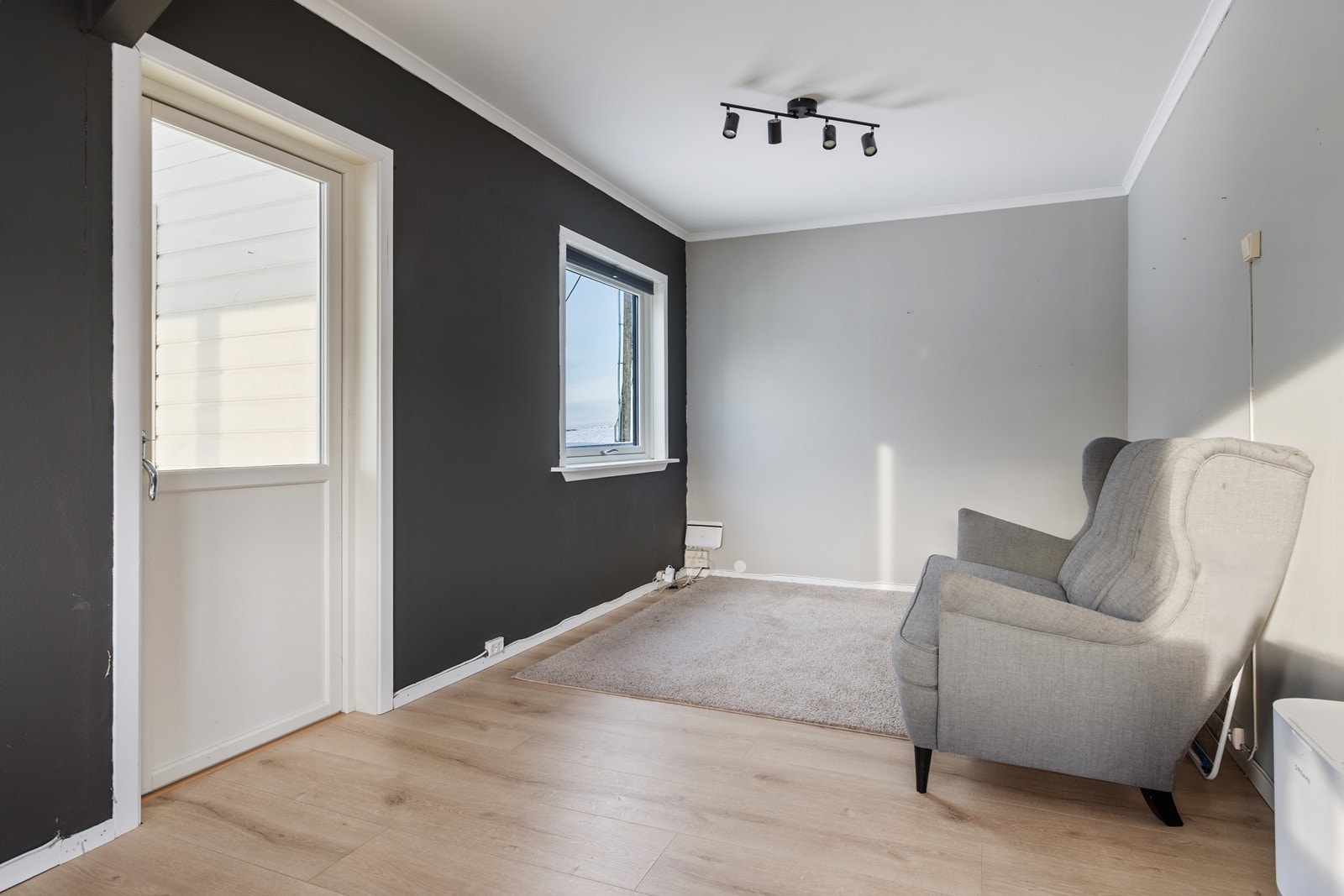 Krok i stue med dør til utestue Galleribilde