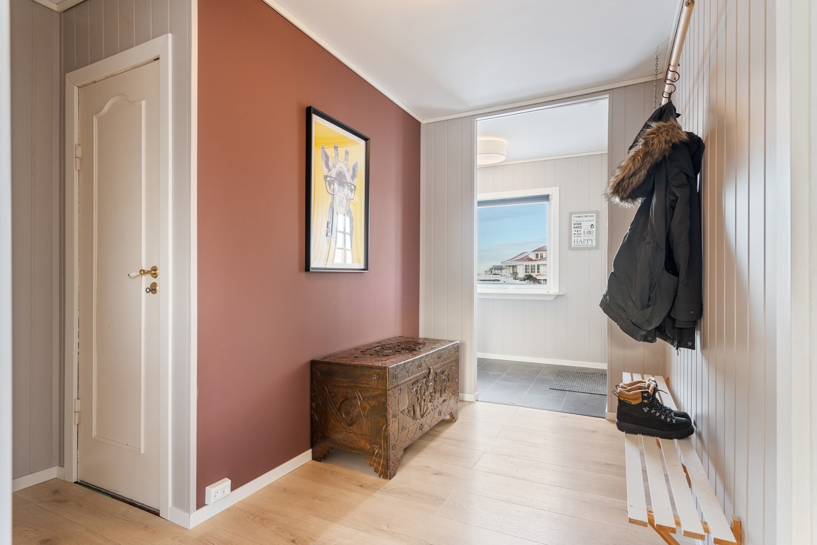 Gang og yttergang. Badet er til venstre i yttergangen. Galleribilde