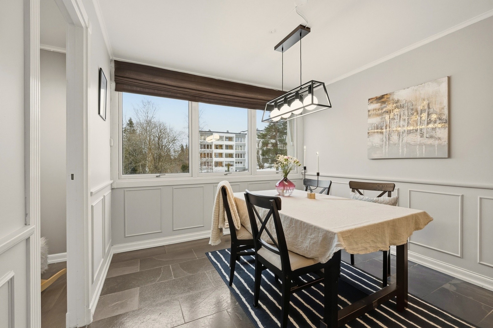 Spisestuedelen er optimalt plassert i tilknytning til kjøkkenet. Galleribilde