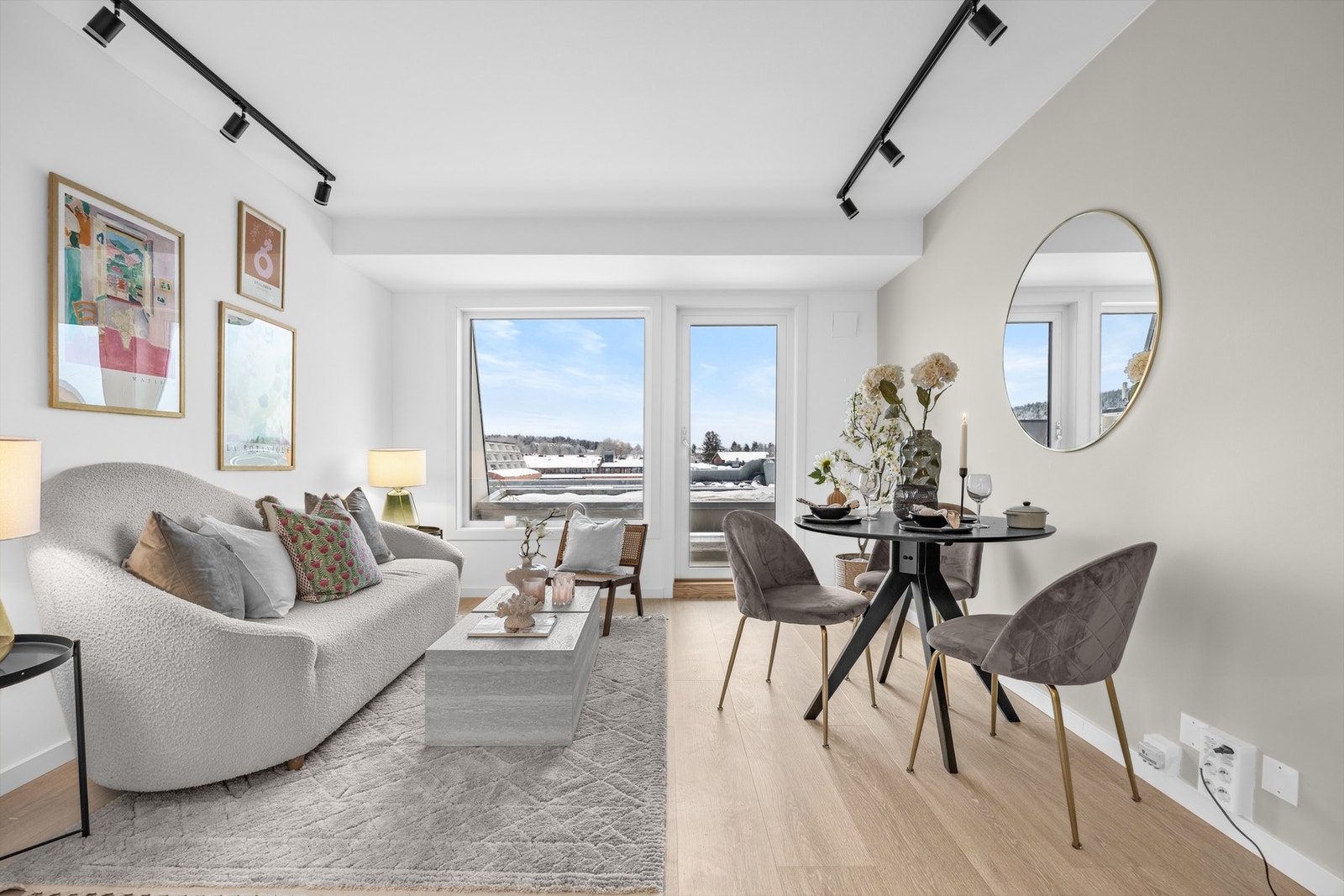 Lys og arealeffektiv 1-roms selveier med svært sentral beliggenhet på Stovner Senter. Galleribilde