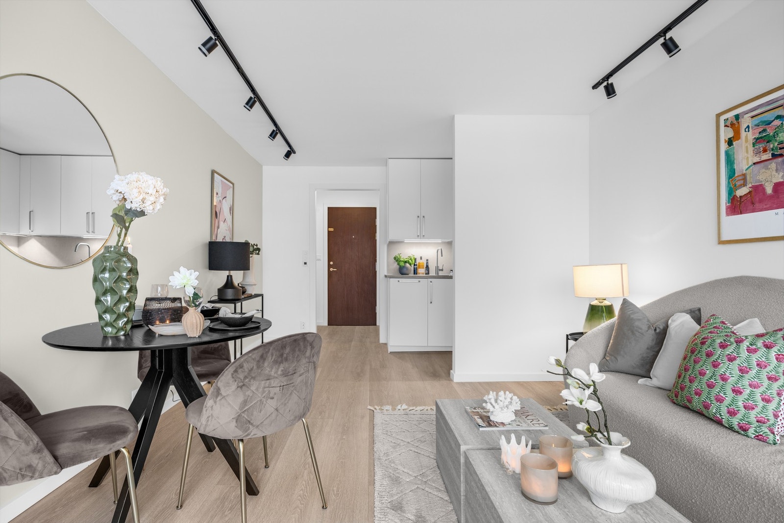 Boligen har TV og bredbånd inkludert gjennom sameiets avtale med Telia. Galleribilde