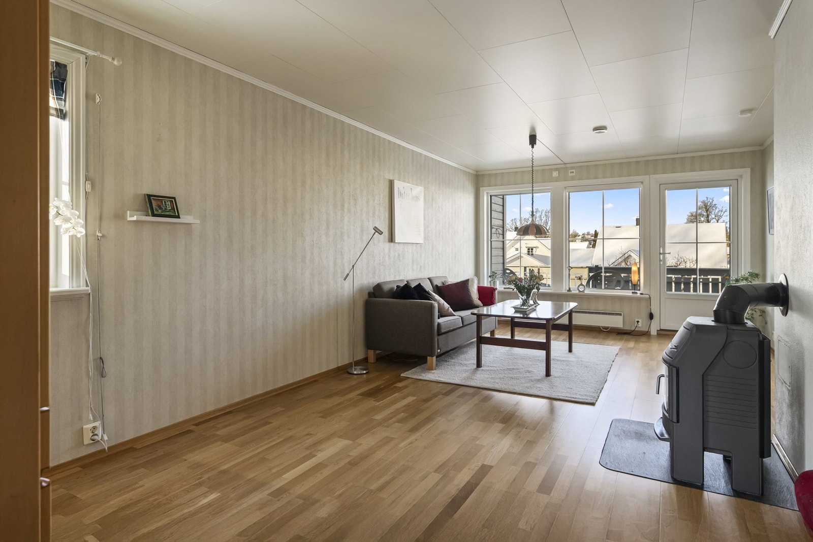 Stue med plass til salong og spisebord Galleribilde