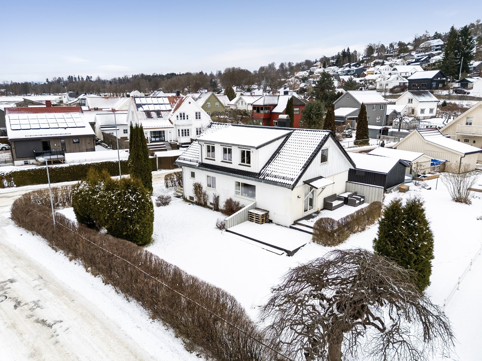 Osebakken er en av Porsgrunns eldste bydeler og ligger fint til på østsiden av elva, i nærheten av kommunegrensen til Skien. Galleribilde