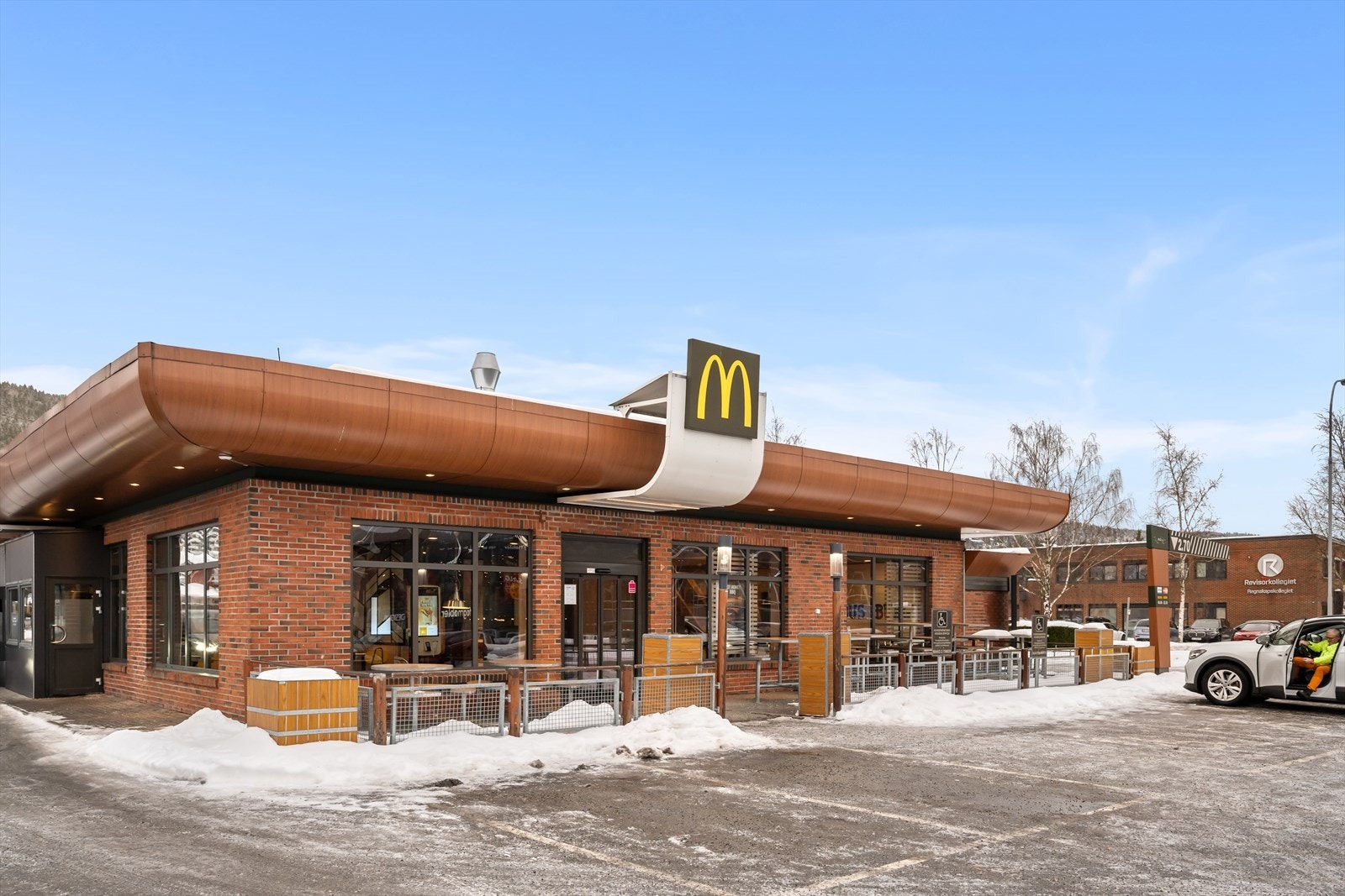 Perfekt beliggenhet for travle dager, med McDonald´s like i nærheten for rask lunsj eller takeaway. Galleribilde