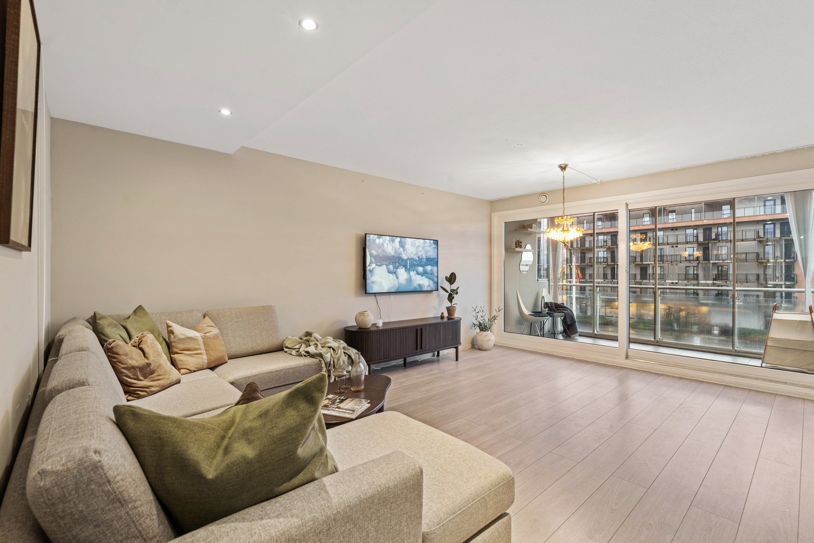 Mats Sandstøl v/ Krogsveen presenterer Sandesletta 14A. Foto: Nordbø Foto (Martin Nordbø) Galleribilde