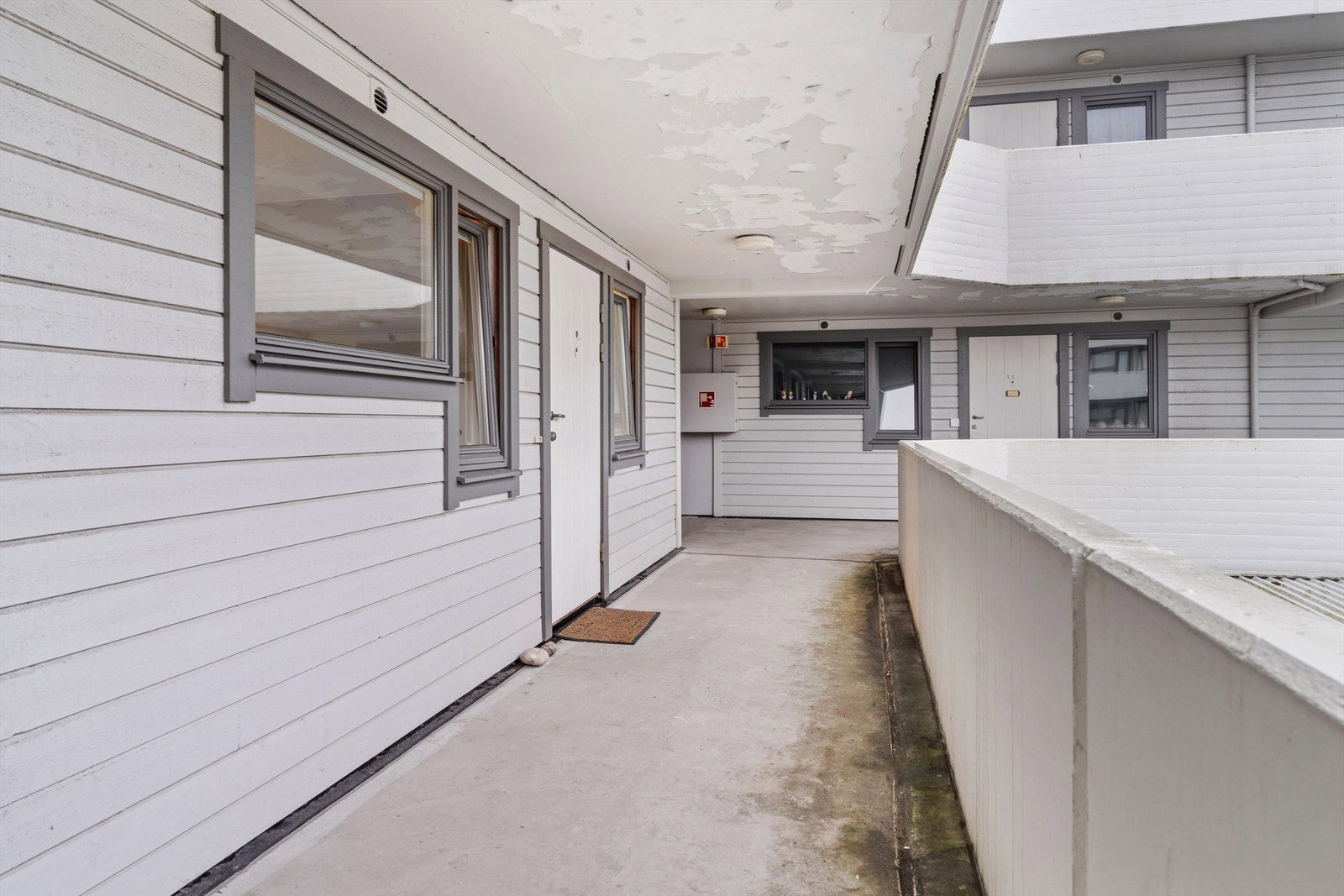 Leiligheten har enkel adkomst via svalgang og heis i bygget. Galleribilde