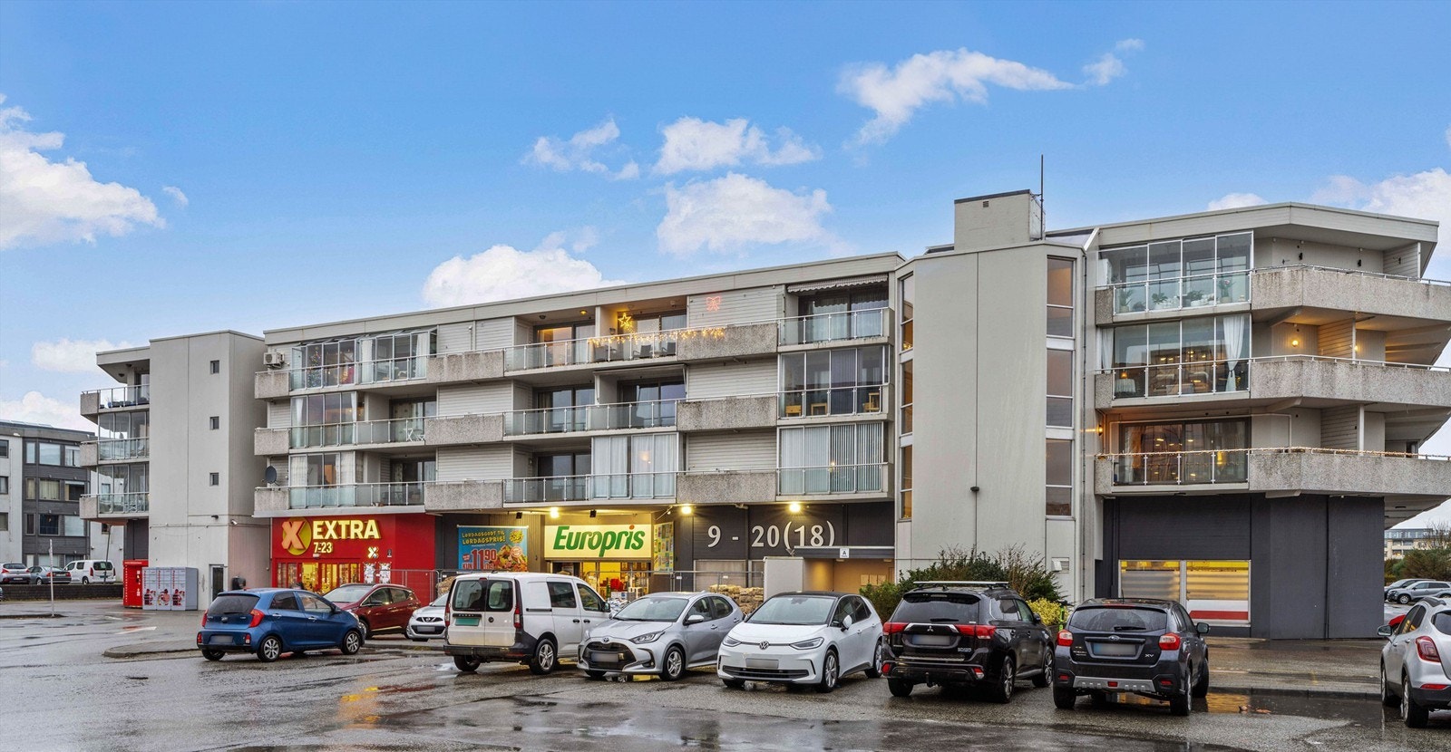 Bygget har en sentral beliggenhet i hjertet av Sola sentrum. Galleribilde