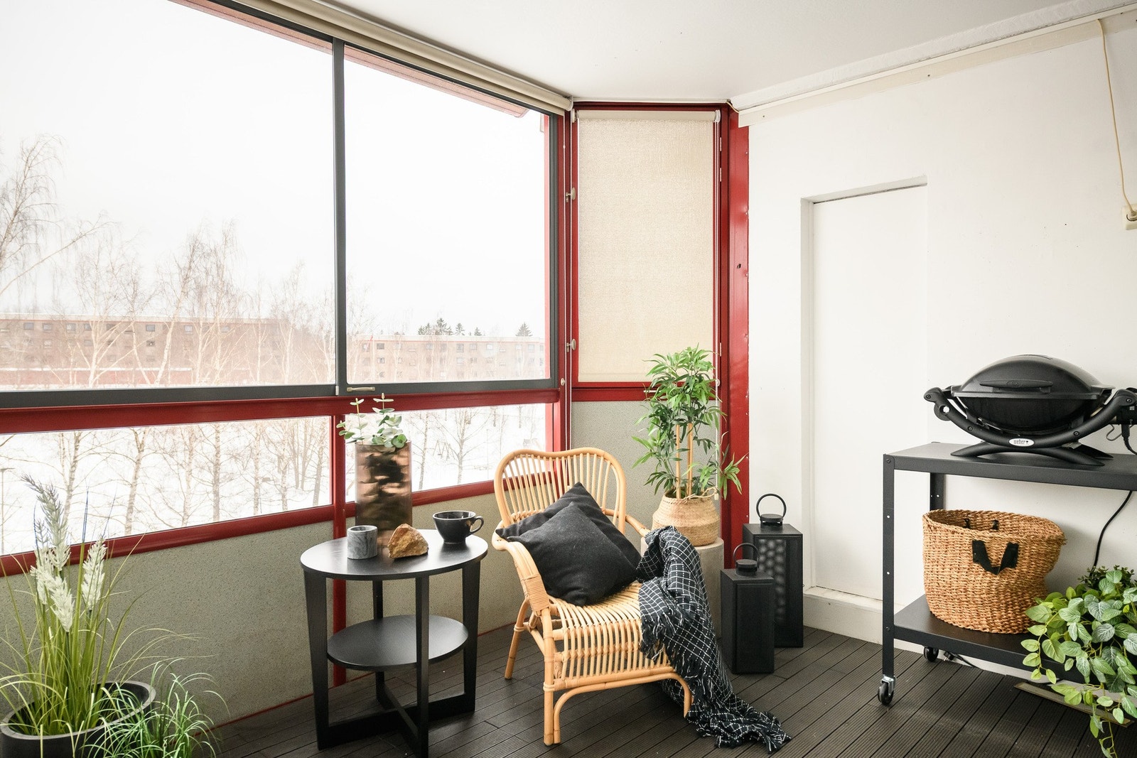 Balkongen ca. 14 m² gir plass til både sittegruppe og oppbevaring uten å oppleves trangt. Galleribilde