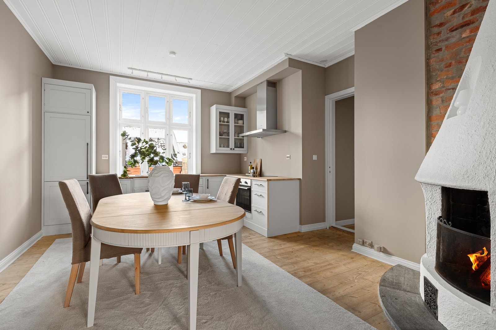 Her presenteres en delikat og smakfull 3-roms selveierleilighet midt i hjertet av Kvadraturen. Galleribilde