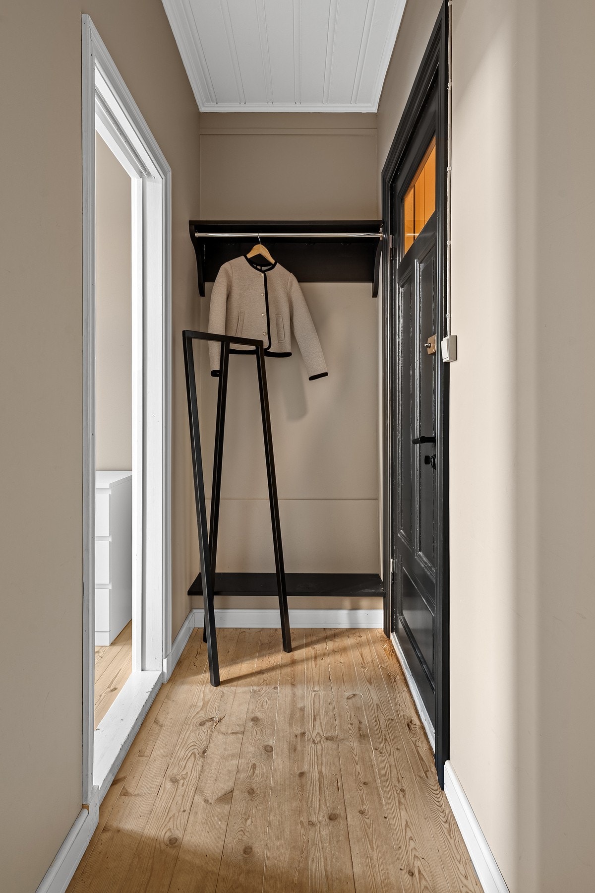 Lys og fin gang som sørger for et godt førsteinntrykk. Galleribilde