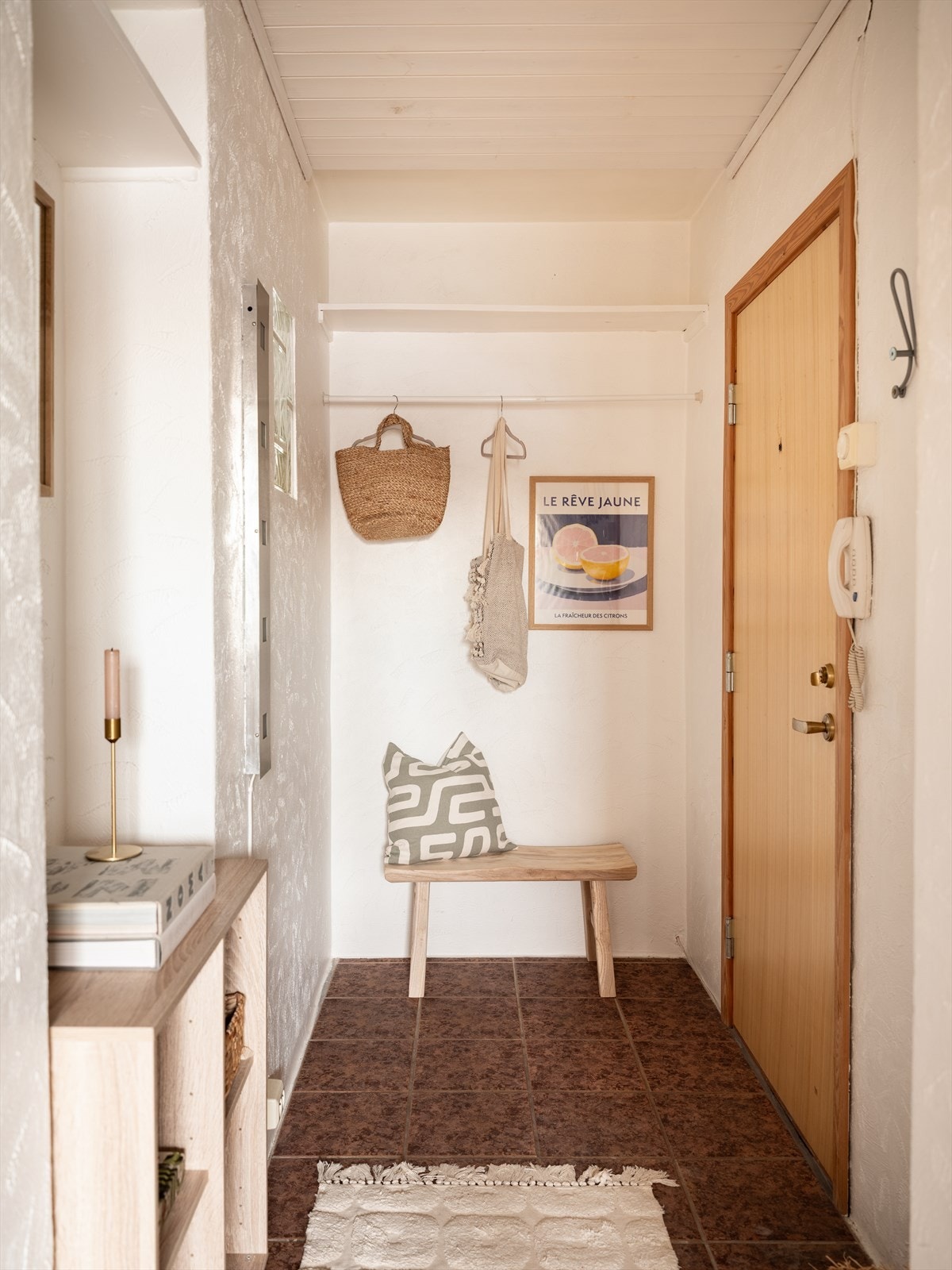 Innbydende og romslig entré. Galleribilde