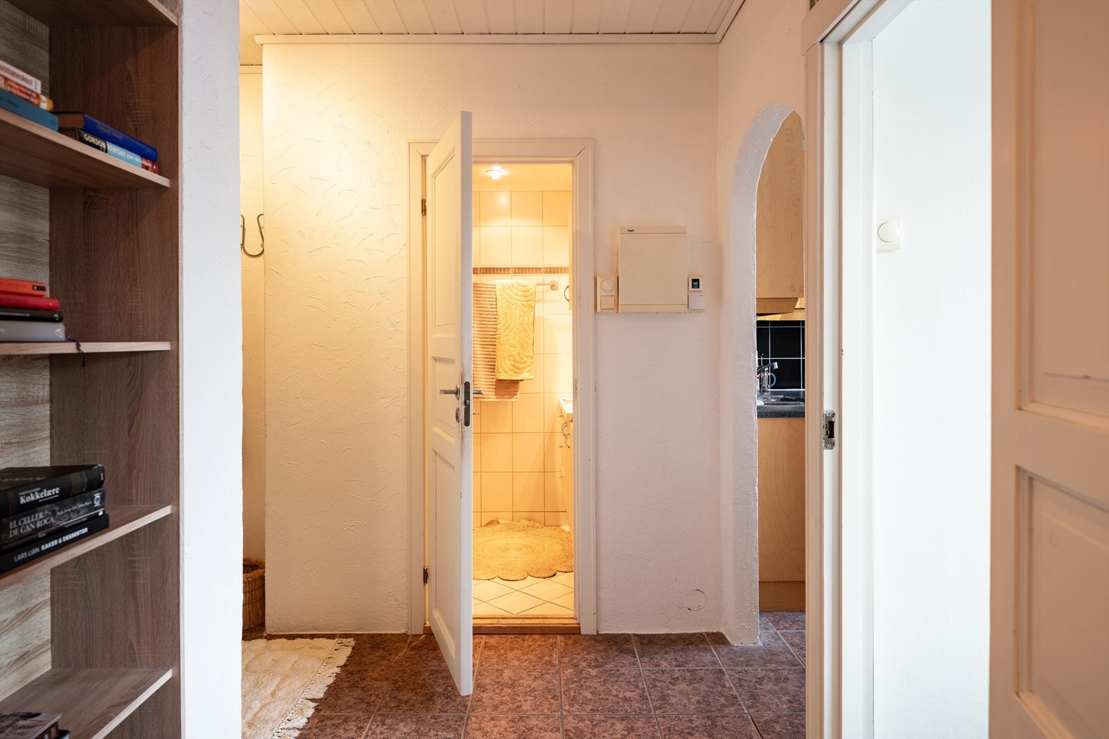 Gangen i leiligheten er på 12m² og fungerer som leilighetens knutepunkt. Galleribilde