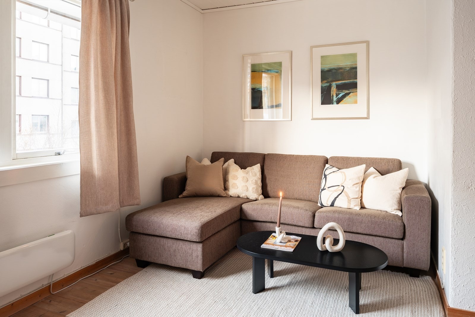 Her nyter du godt av beliggenheten i nærheten til Lademoparken, dagligvarebutikker, Rosendal Teater, Solsiden m.m. Galleribilde