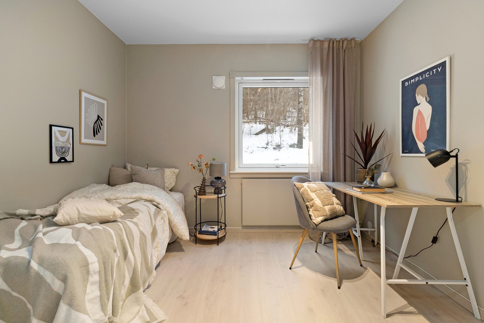 Soverom II er også av god størrelse med plass til dobbeltseng og ønsket garderobeløsning. Galleribilde