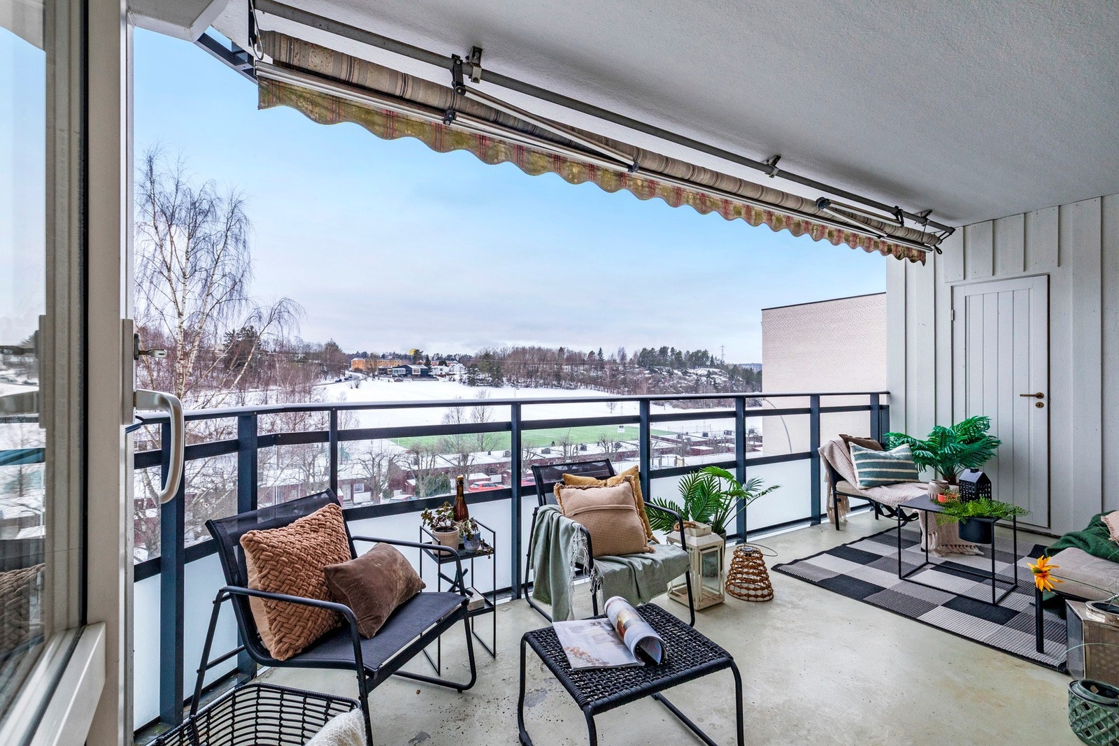 Vestvendt og solrik balkong på 13 m² - perfekt for varme sommerdager. Galleribilde