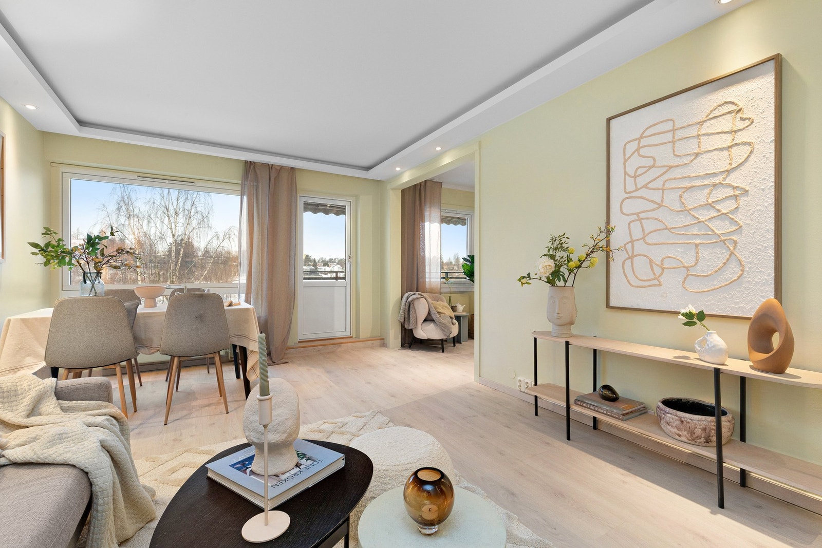 Generøse vindusflater som slipper inn godt med naturlig lys. Galleribilde