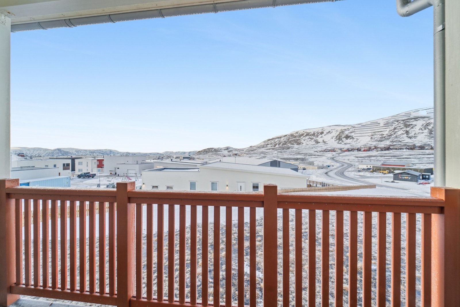 På verandaen kan du nyte ettermiddag- og kveldssol, flott utsikt og vakre solnedganger. Galleribilde