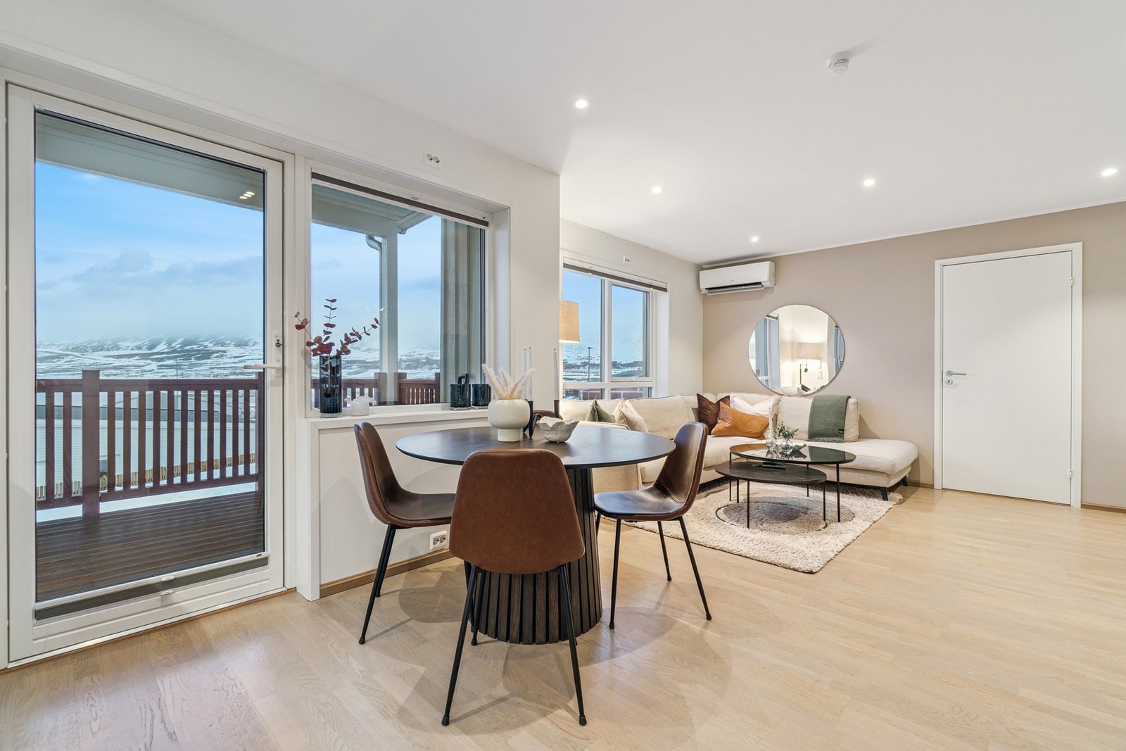 Her får du en moderne og arealeffektiv selveierleilighet med attraktiv beliggenhet i nyere boligfelt. Galleribilde