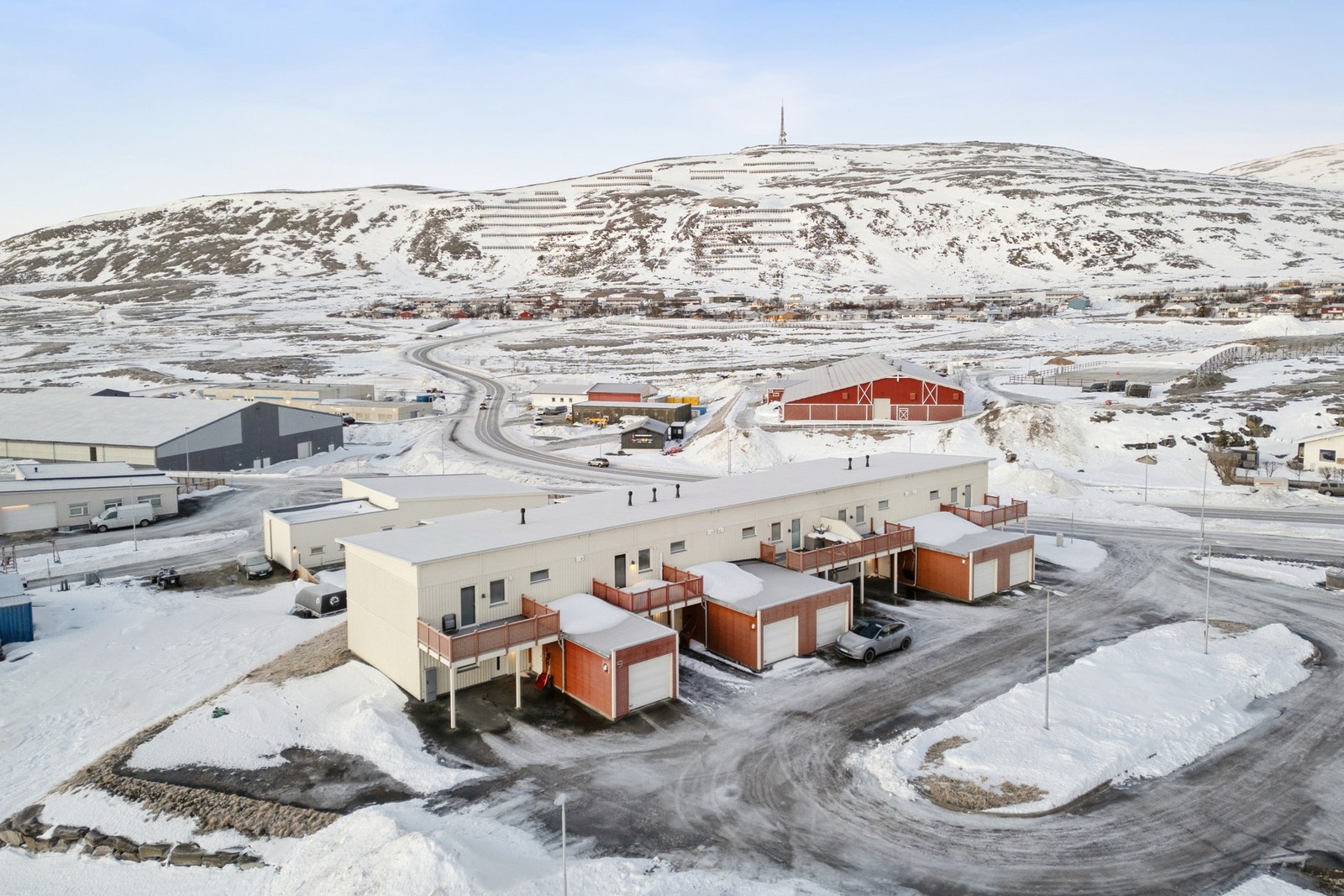 I nærområdet har du blant annet dagligvarebutikker, bussholdeplass, treningssenter og flotte turområder. Galleribilde