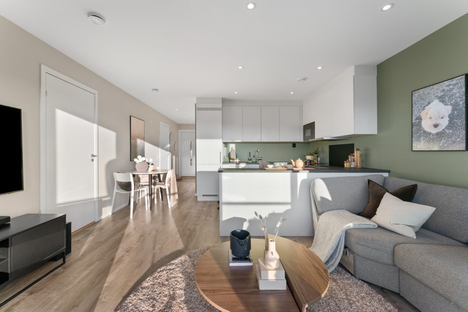 Leiligheten er oppgradert mot standard leveransebeskrivelse og gir et godt inntrykk. Galleribilde