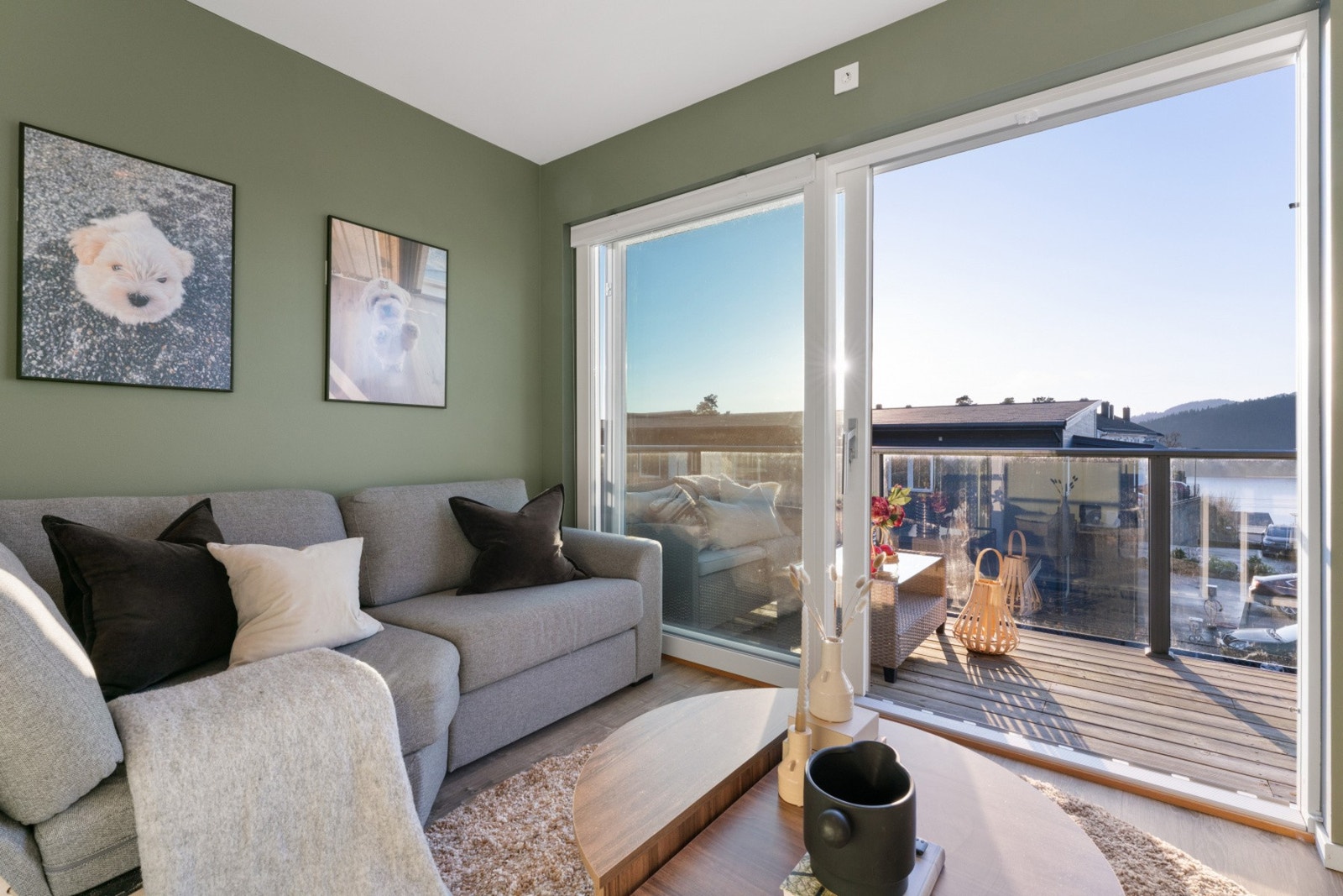 På godværsdager på sommeren blir terrassen fort en forlengelse av stuen. Galleribilde