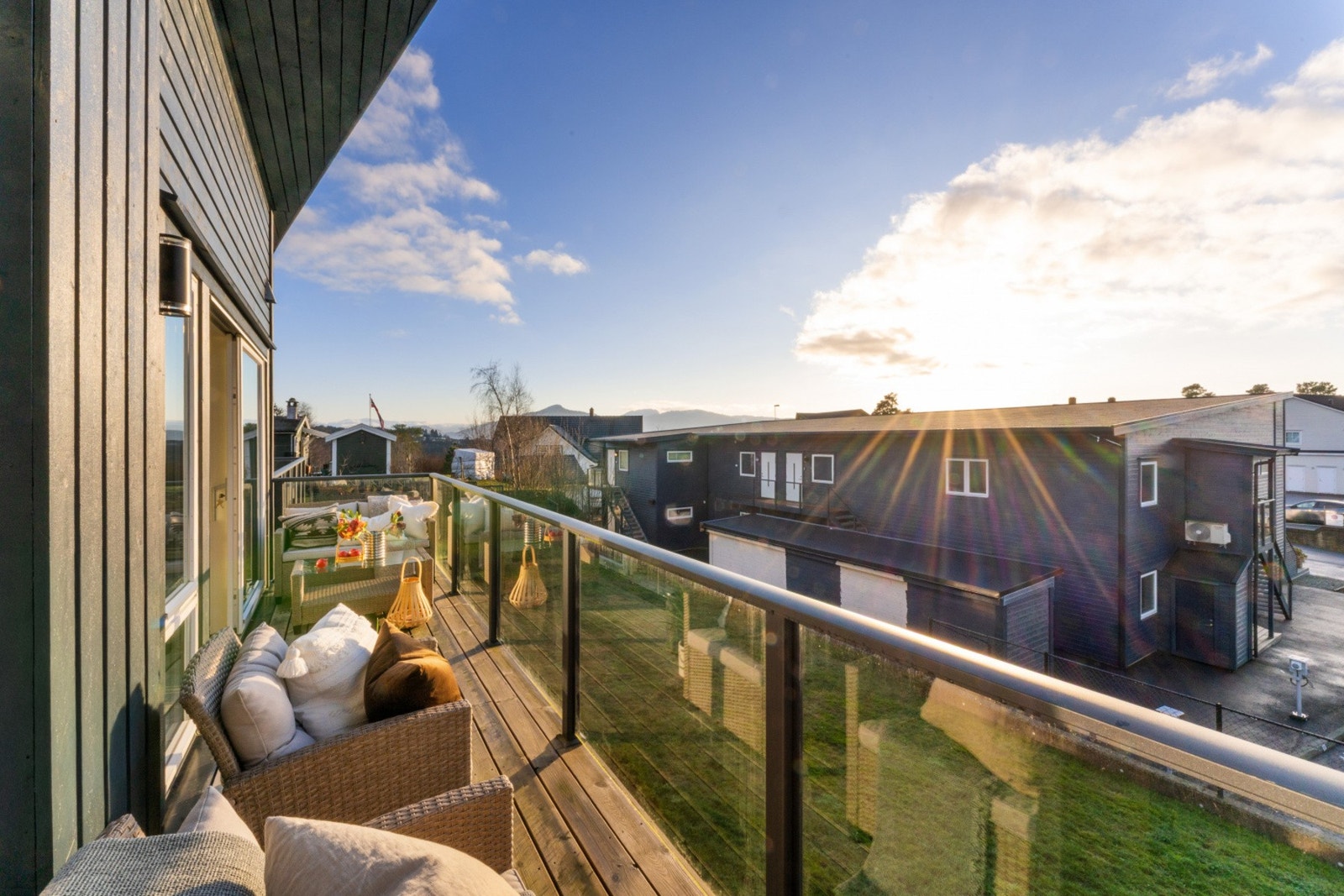 Solrik sørvestvendt terrasse med areal 10 m² Galleribilde