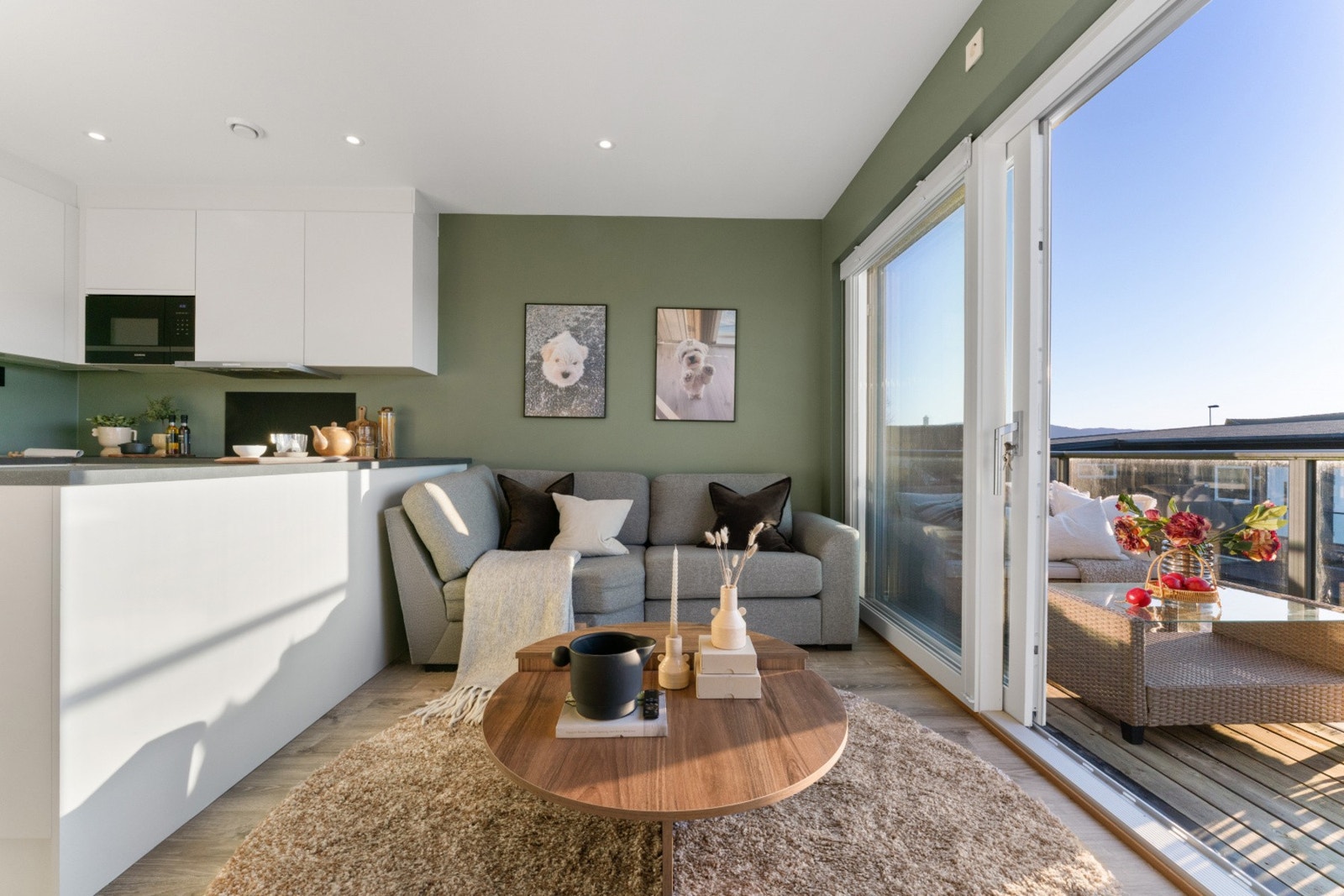 Stuedel med skyvedør i front ut mot terrasse. Galleribilde