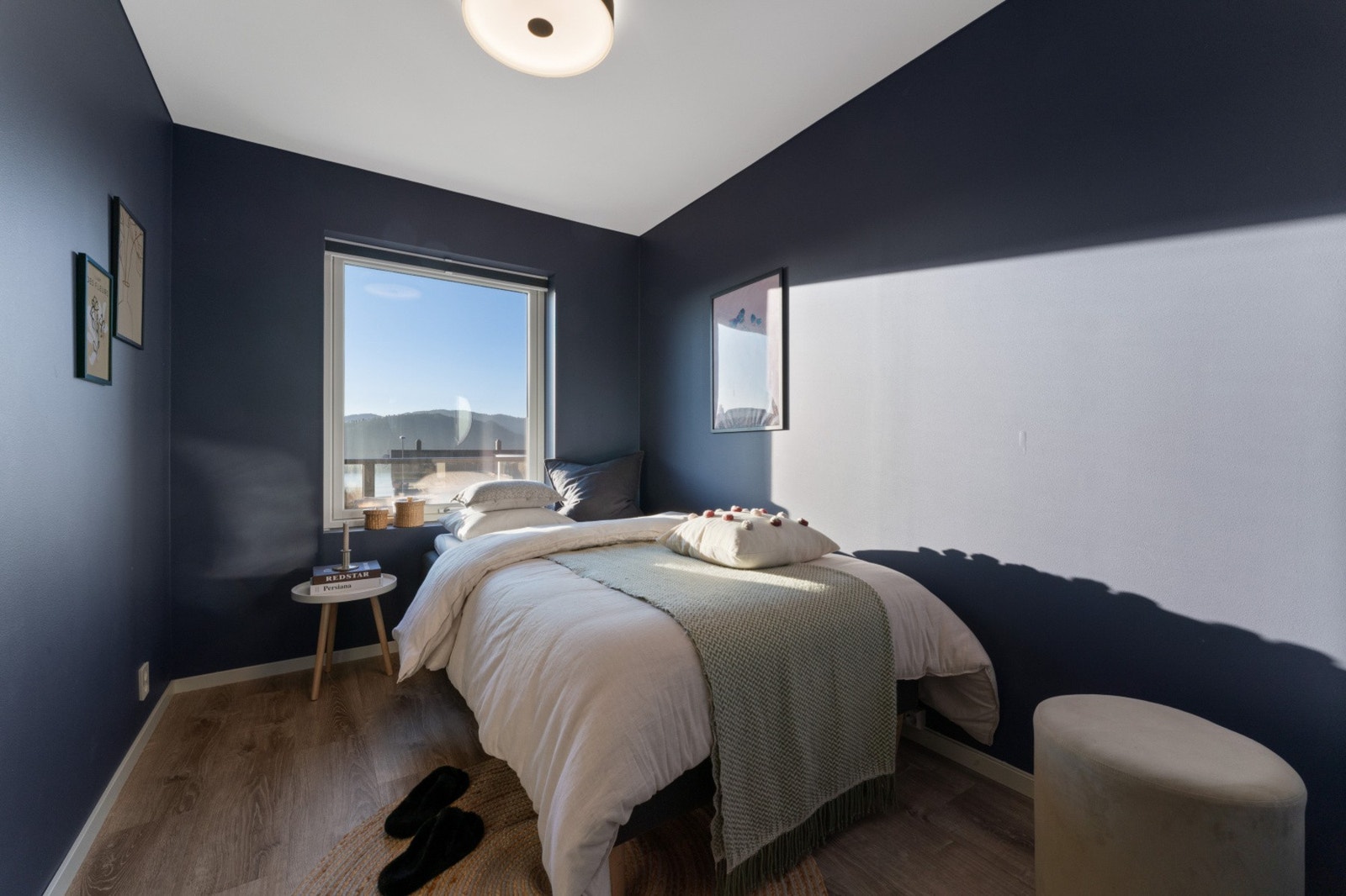 Soverom nummer to har areal 6,91 m². Galleribilde