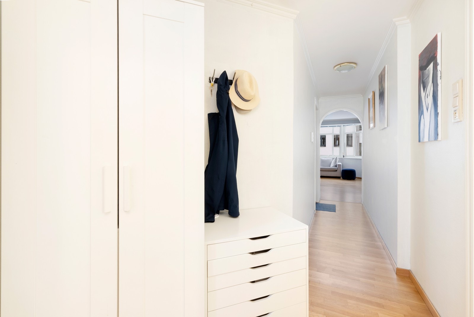 Gang/entrè med god plass til yttertøy og sko. Galleribilde