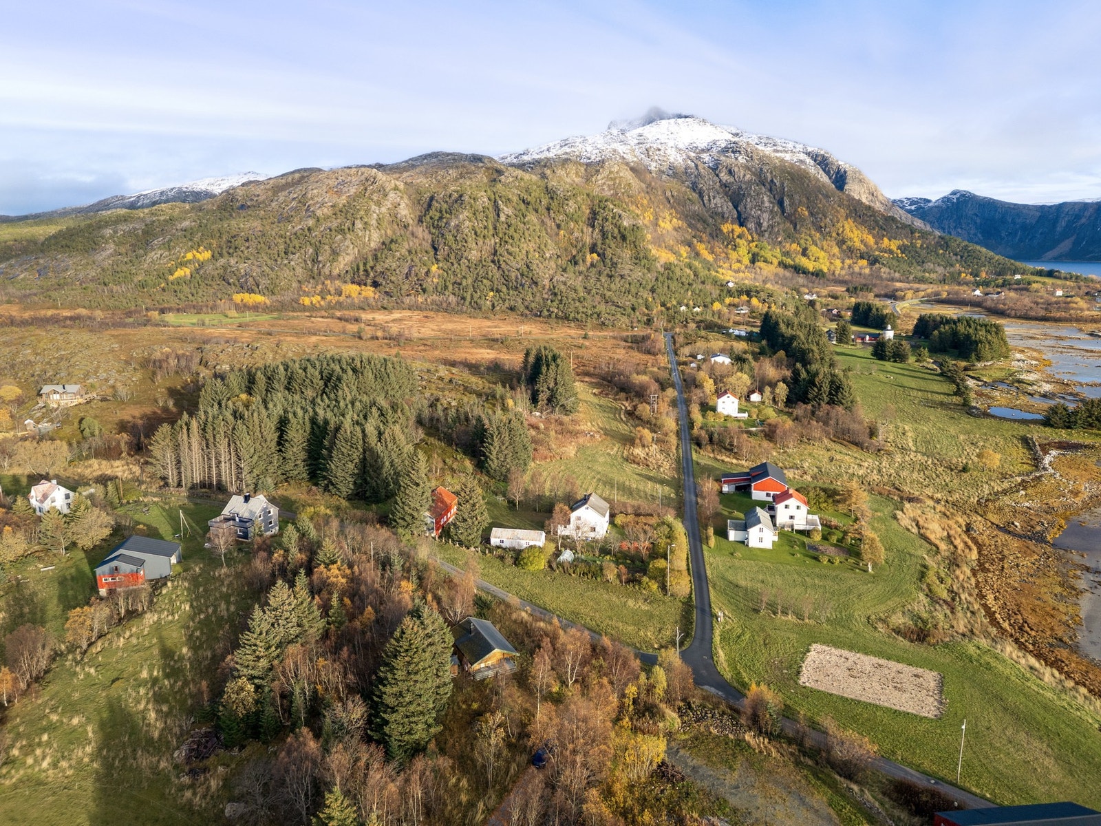 Fritidseiendom beliggende i vakre naturomgivelser i Kjerstadveien i Tjeldsund kommune Galleribilde