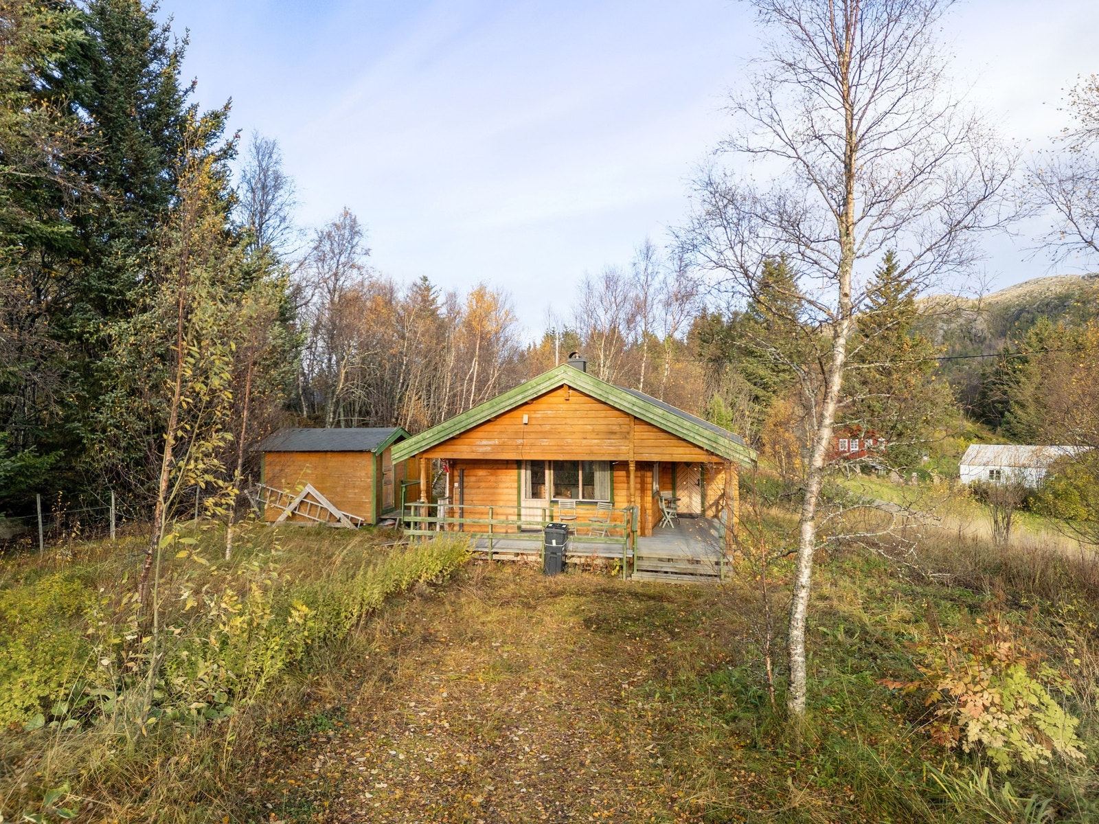 Innlagt vann og strøm, samt vei helt frem tilrettelegger for et enkelt og praktisk hytteopphold! Galleribilde