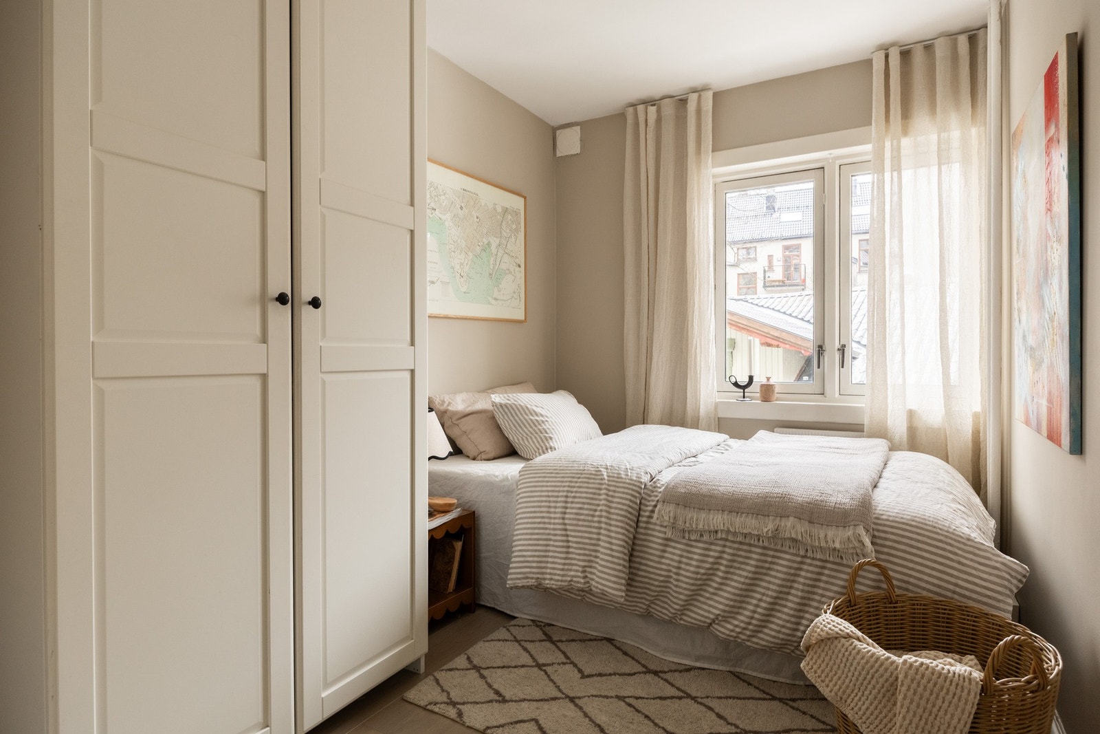 Det andre soverommet egner seg utmerket som barnerom, gjesterom eller kontor. Galleribilde