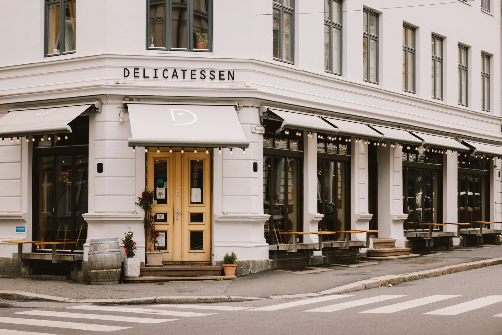 Det er mange spisesteder i umiddelbar nærhet. Galleribilde