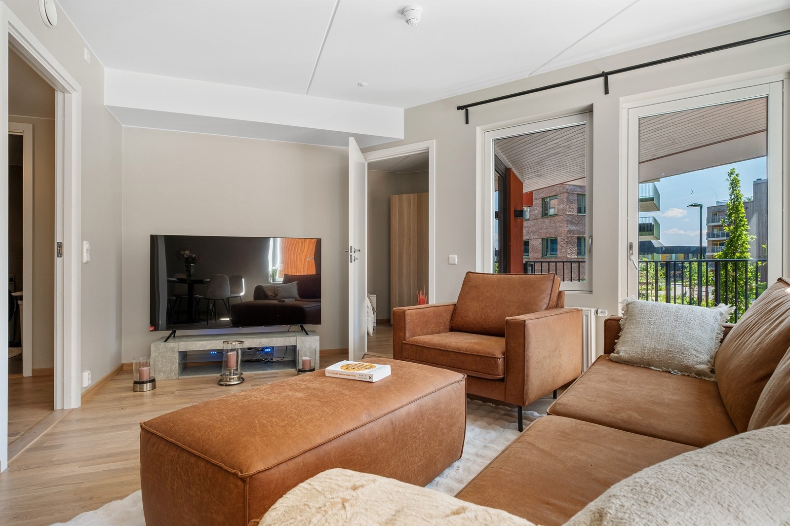 Fra stuen har du utgang til balkongen. Galleribilde