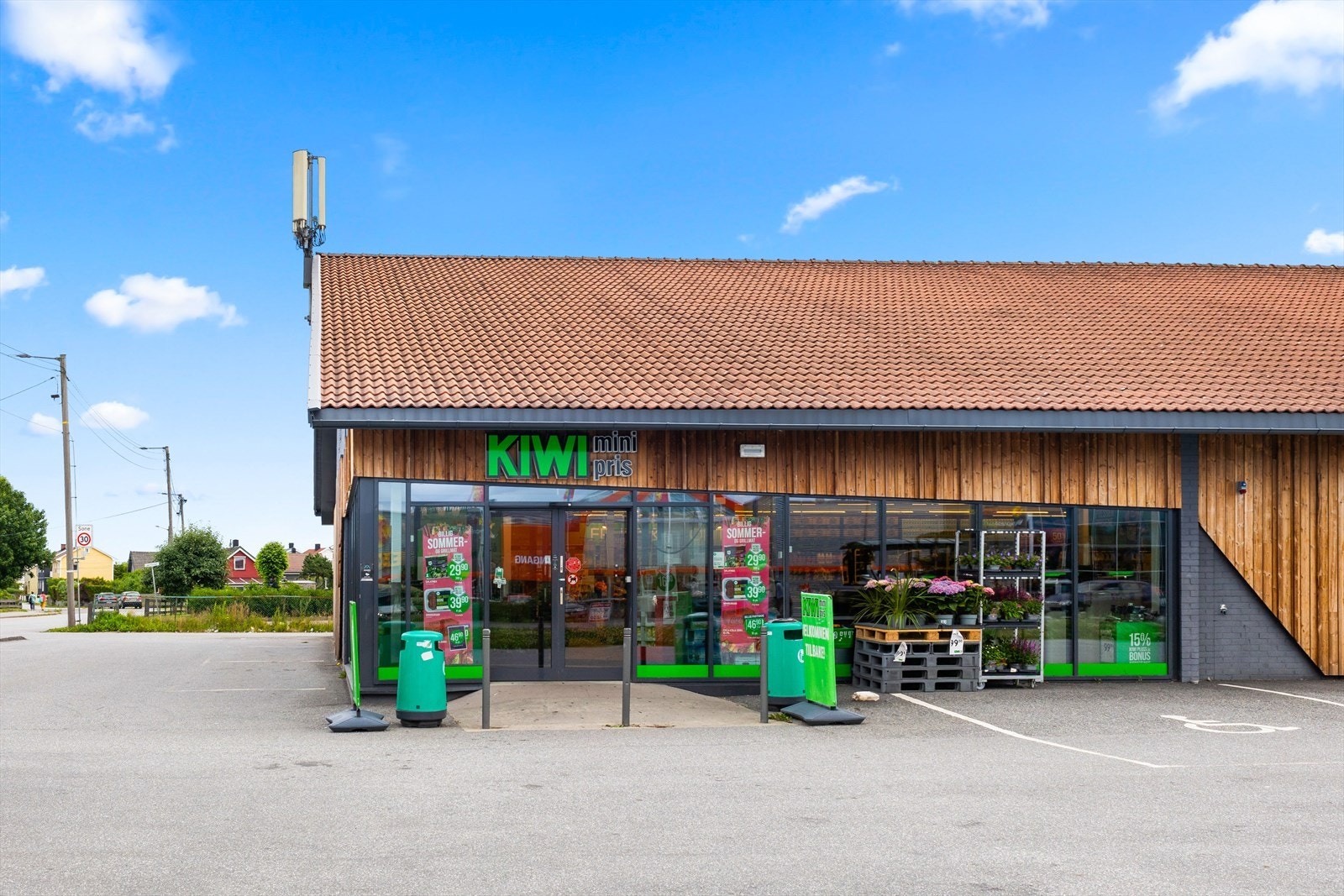 Ca. 6 min gange til Kiwi Sellebak. Galleribilde