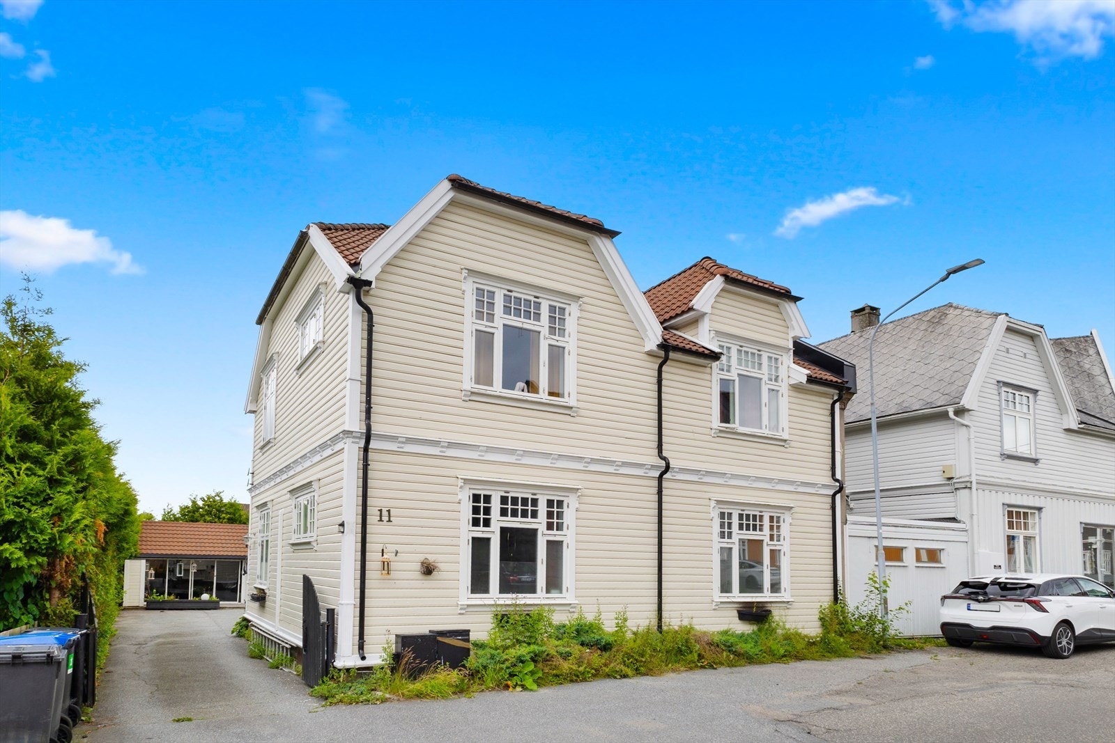 Dette er en klassisk enebolig i sellebakk sentrum med kort vei til det meste du trenger! Her har du god plass til storfamilien! Galleribilde