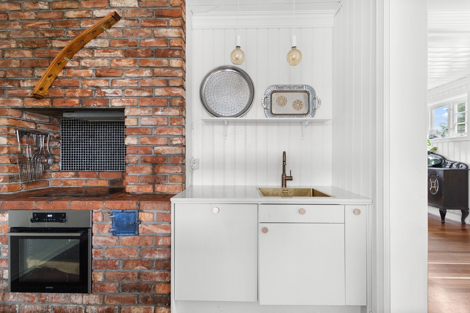 Stekeovn og koketopp 9 år gamle, resten nytt i 2021, ifølge forrige eier. Galleribilde