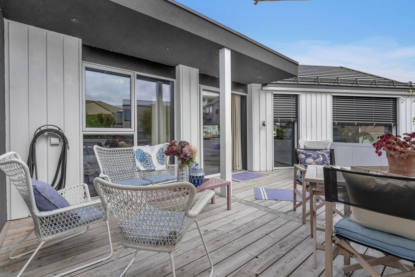 Gode muligheter for sittegrupper og utemøbler. Galleribilde