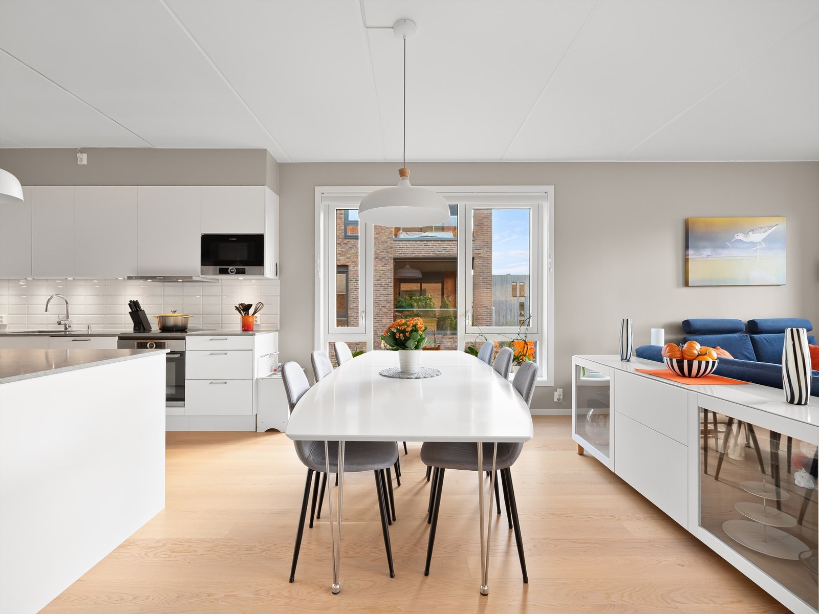 God plass til stort spisebord med plass til mange Galleribilde