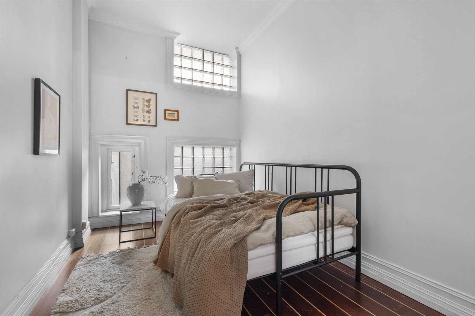 Soverom 3 vender mot indre gårdsrom. Rommet er tidligere bod og ikke omsøkt jf. tilstandsrapport som ligger vedlagt salgsoppgave Galleribilde