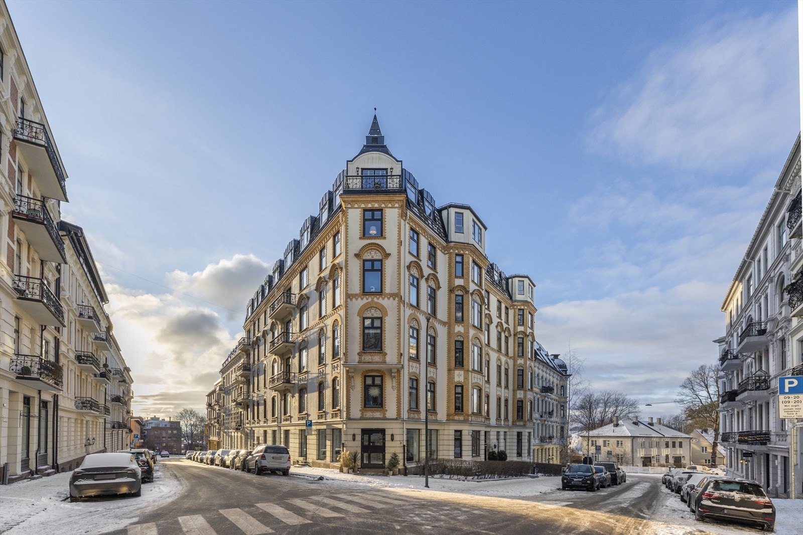 Representativ klassis bygård i ettertraktet område på beste Frogner Galleribilde