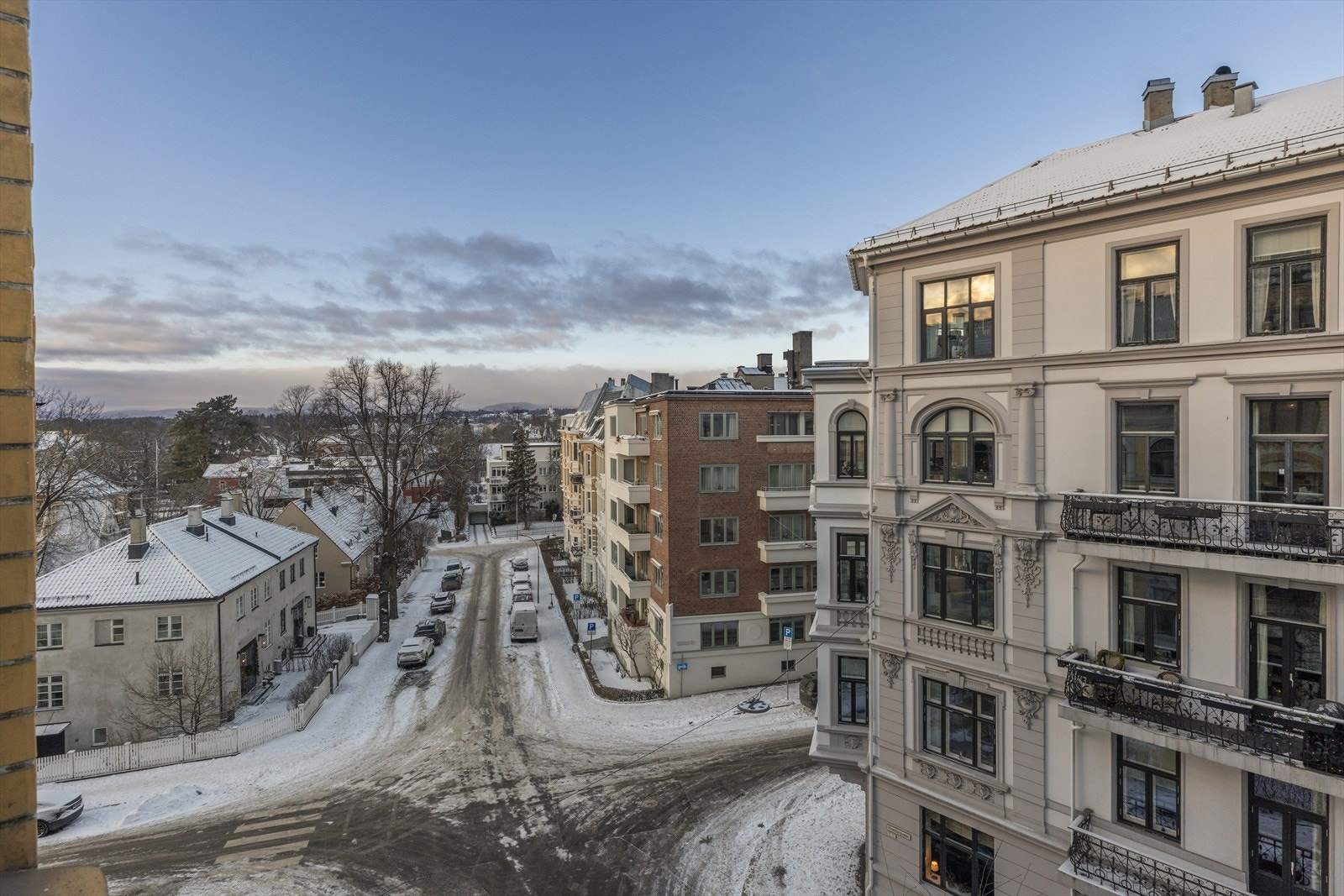 Fint utsyn mot den flotte bebyggelsen i området Galleribilde