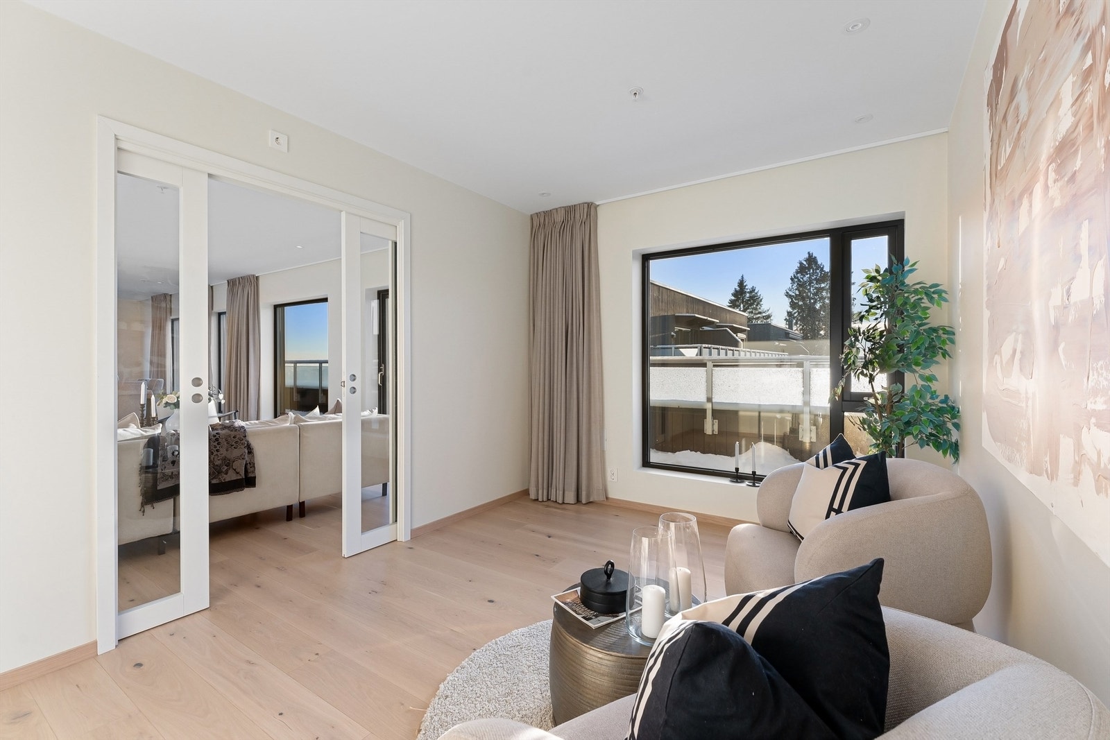 Dette rommet passer utmerket som tv-stue, kontor, bibliotek eller soverom/gjesterom Galleribilde