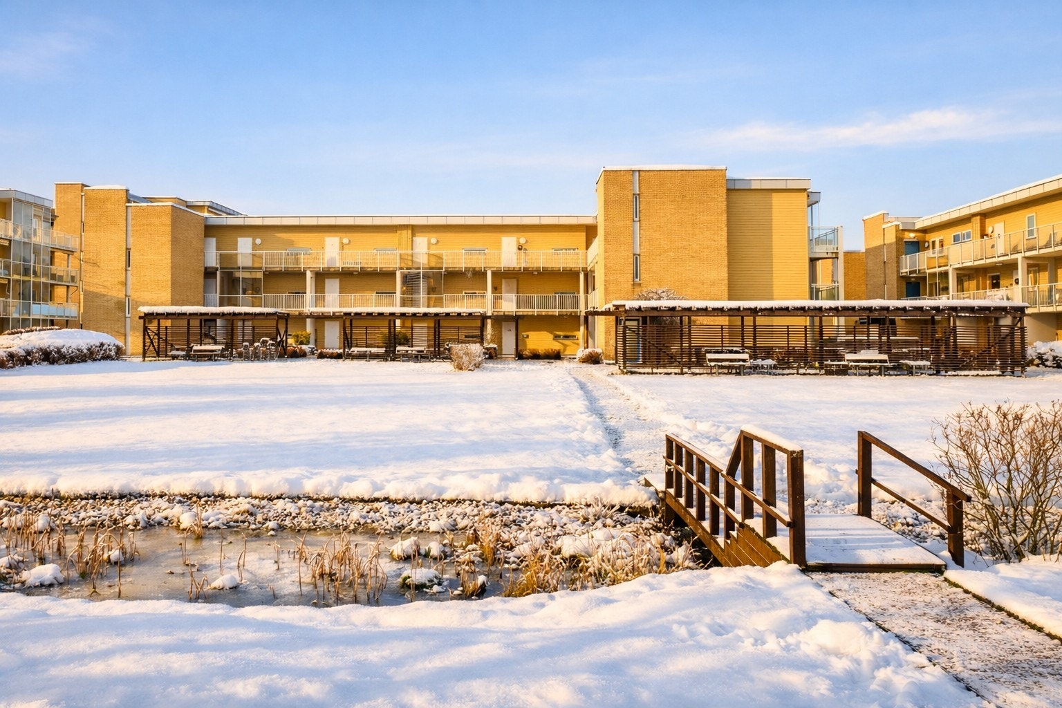 Adkomst på bakkeplan via egen inngang gir enkel tilgang til leiligheten. Galleribilde