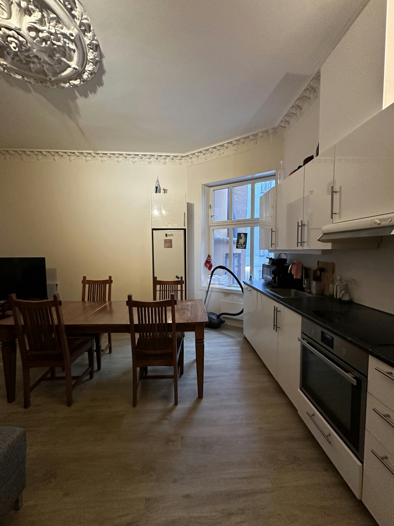 Stue med åpen kjøkken Galleribilde