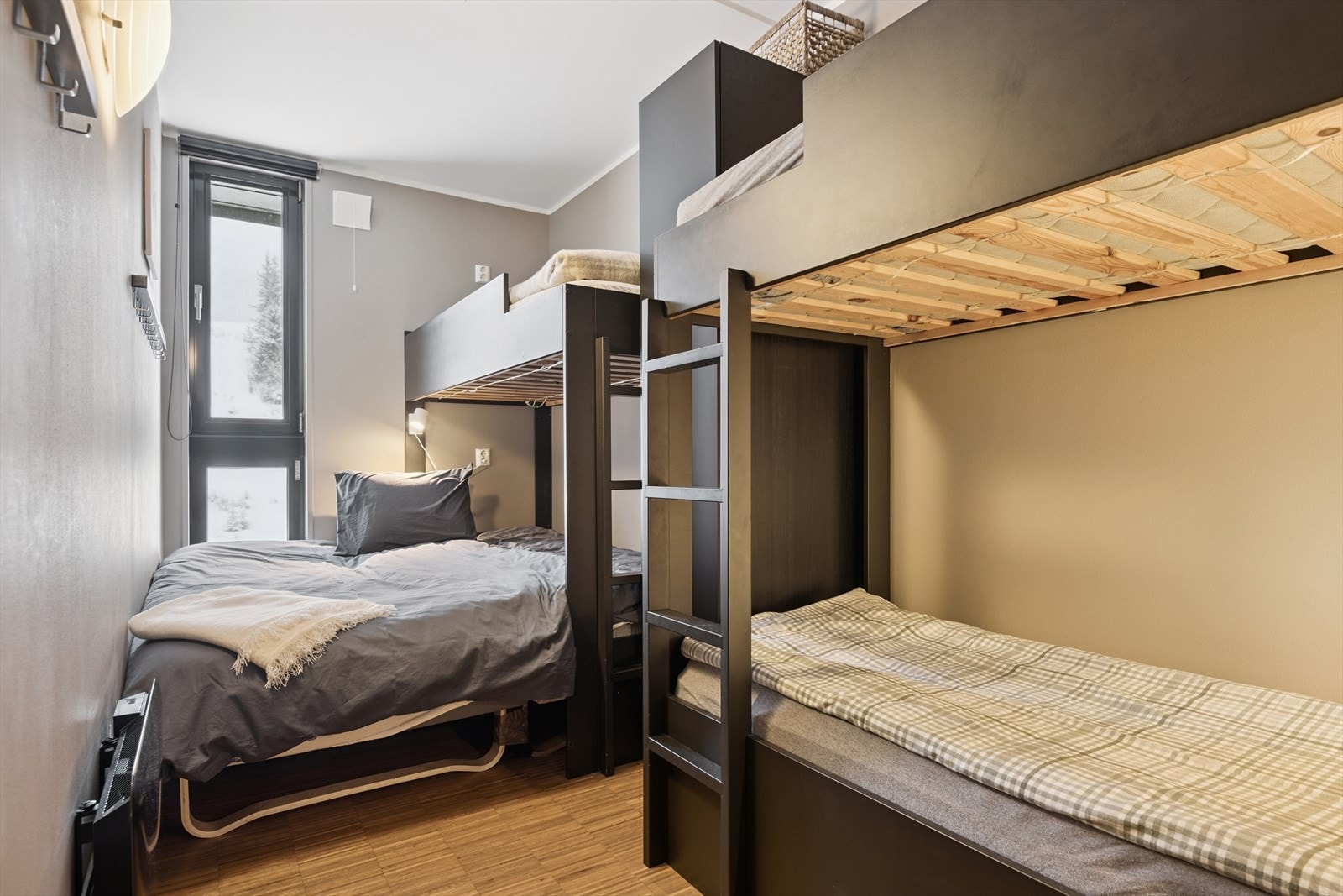 Soverommene er arealeffektive og gir fleksible soveplasser for gjester. Galleribilde