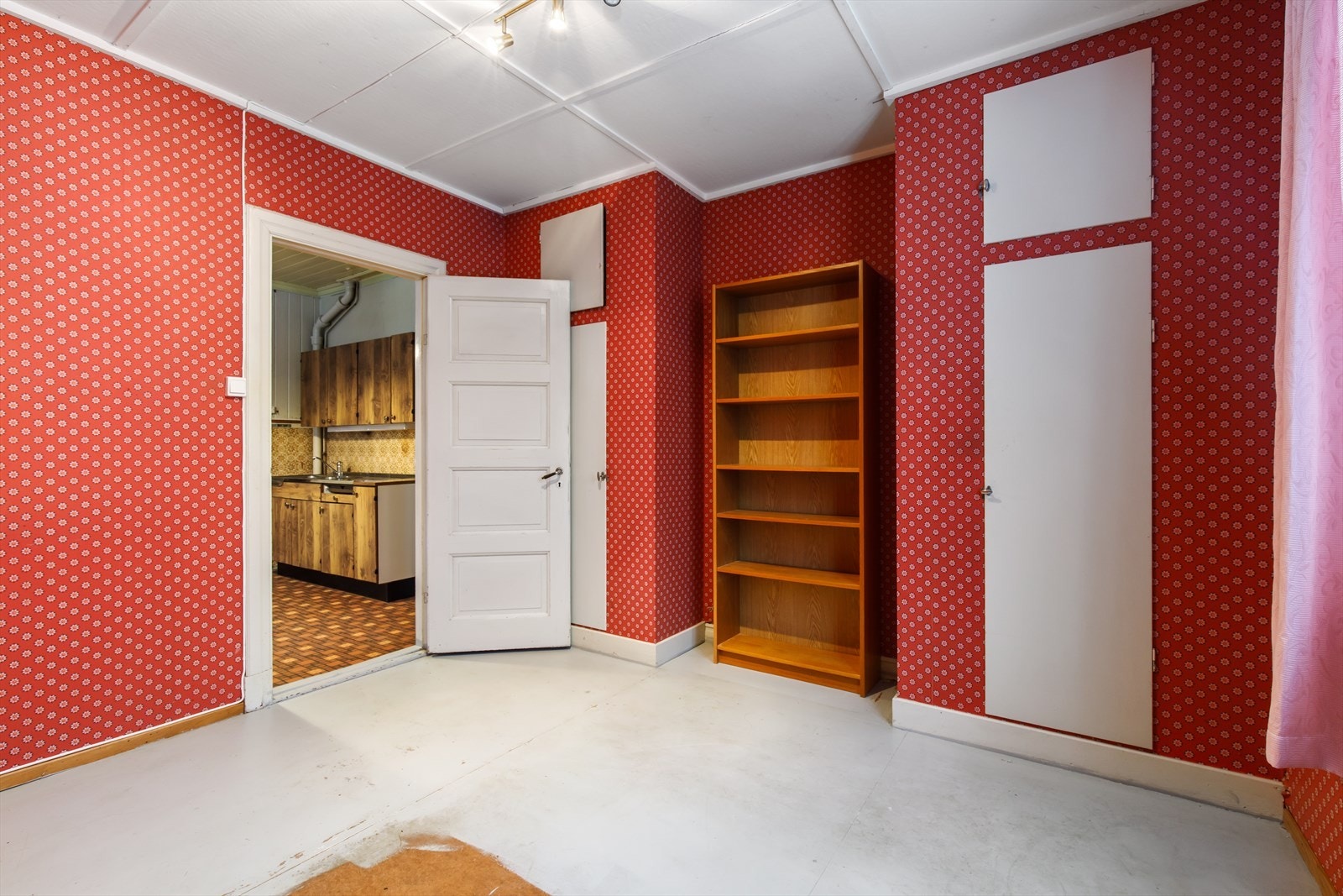 Legg gjerne merke "signaturtapet" fra Tønsberg, skippertapeten fra veggene er nemlig fra Vallø tapetfabrikk! Galleribilde