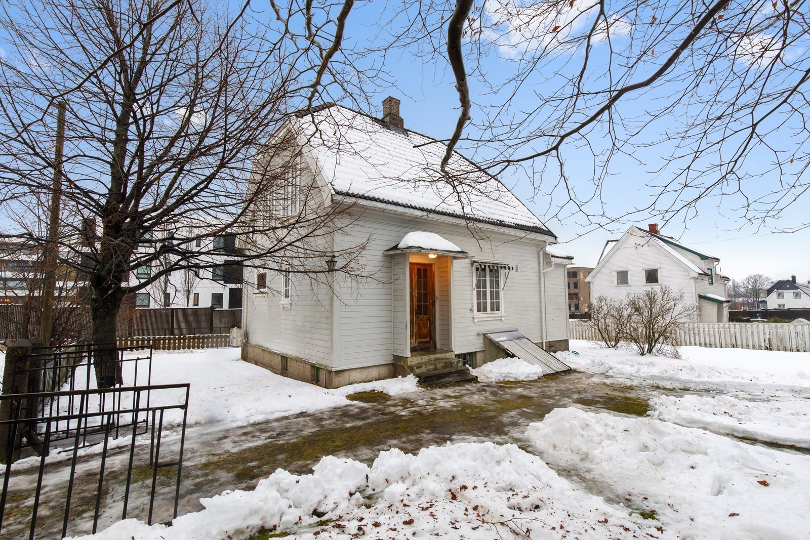 Tomten er en selveiertomt på 760 m². Galleribilde