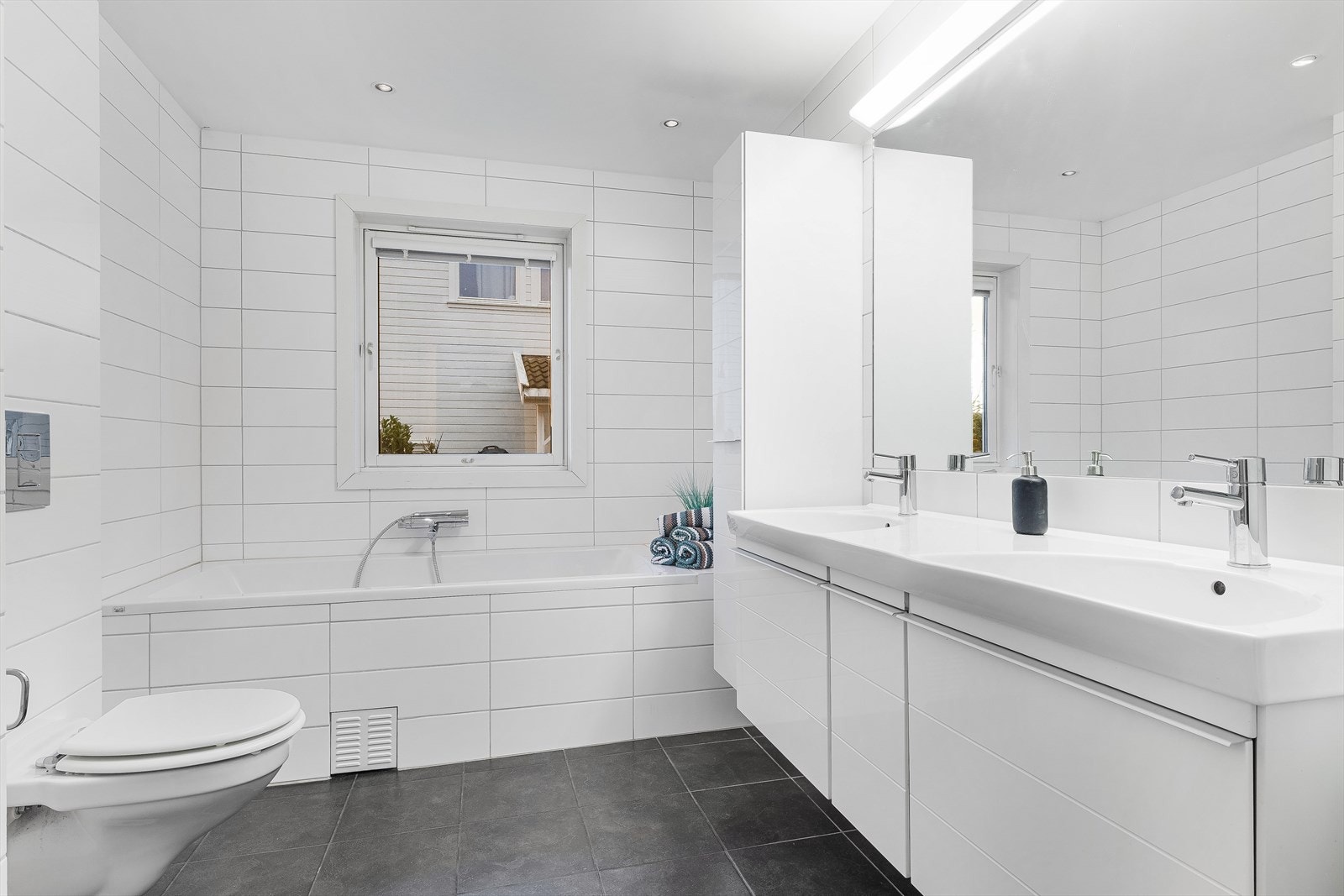 Bad i husets soveromsdel Galleribilde